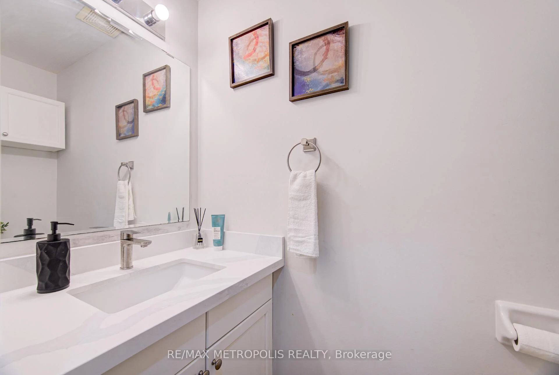 Photo 12 of Unit 37, 124 Gosling Gardens, Guelph, Clairfields/Hanlon Business Park — HOMEH