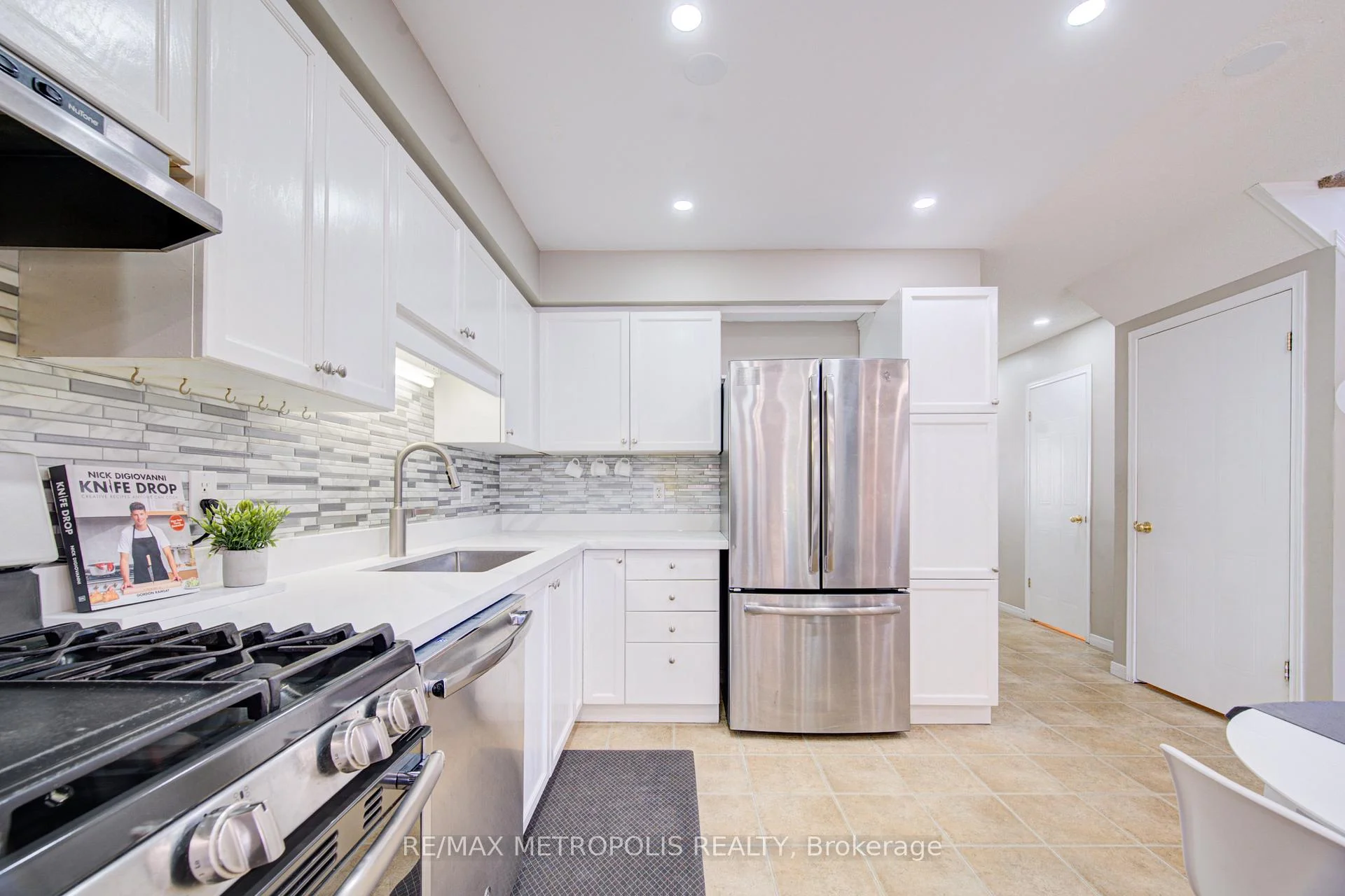 Photo 20 of Unit 37, 124 Gosling Gardens, Guelph, Clairfields/Hanlon Business Park — HOMEH