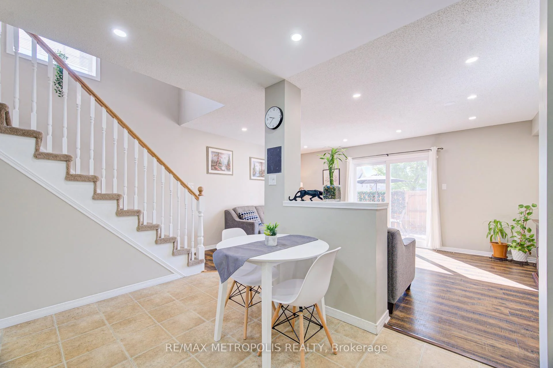 Photo 24 of Unit 37, 124 Gosling Gardens, Guelph, Clairfields/Hanlon Business Park — HOMEH