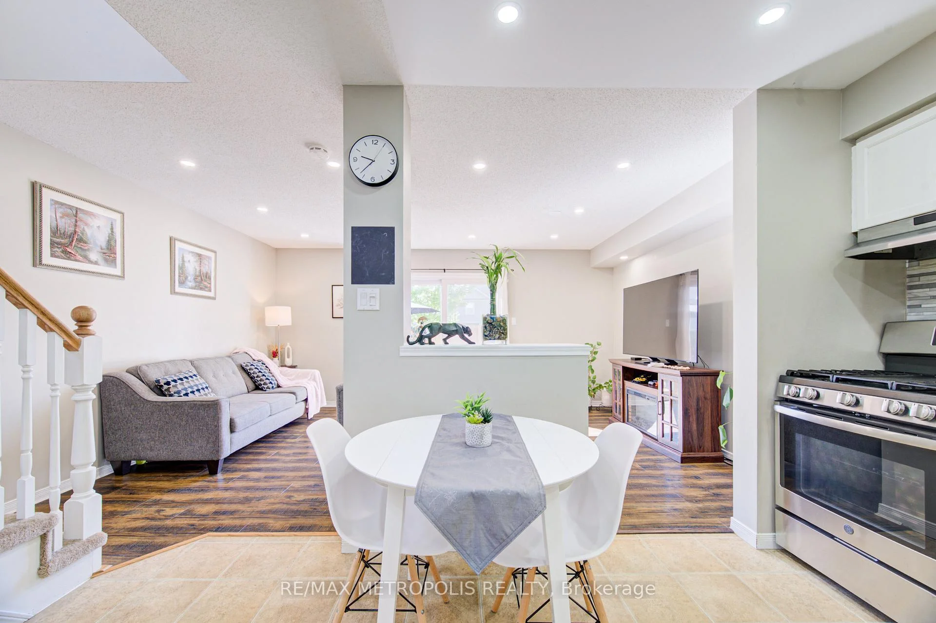 Photo 26 of Unit 37, 124 Gosling Gardens, Guelph, Clairfields/Hanlon Business Park — HOMEH