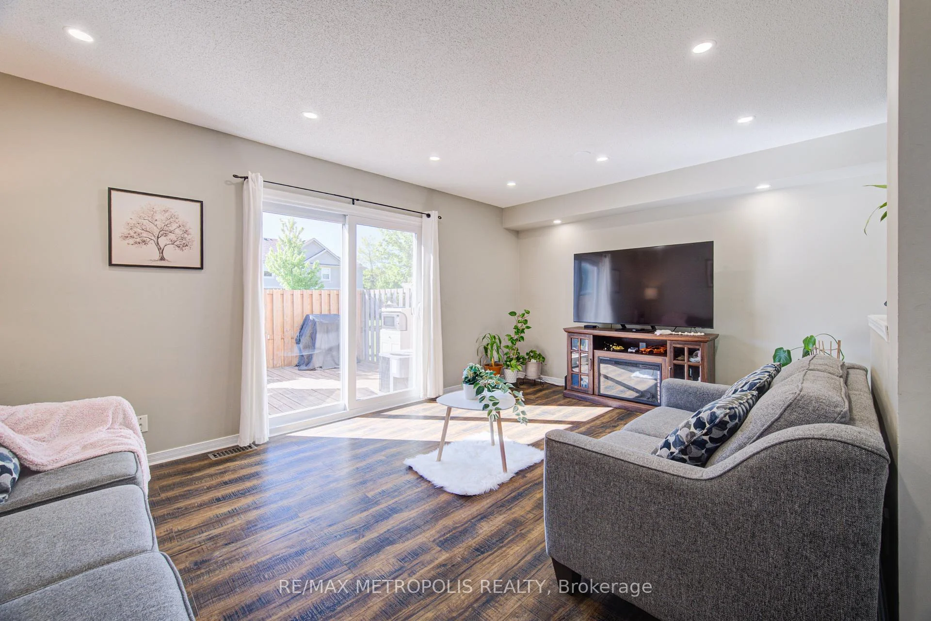 Photo 28 of Unit 37, 124 Gosling Gardens, Guelph, Clairfields/Hanlon Business Park — HOMEH