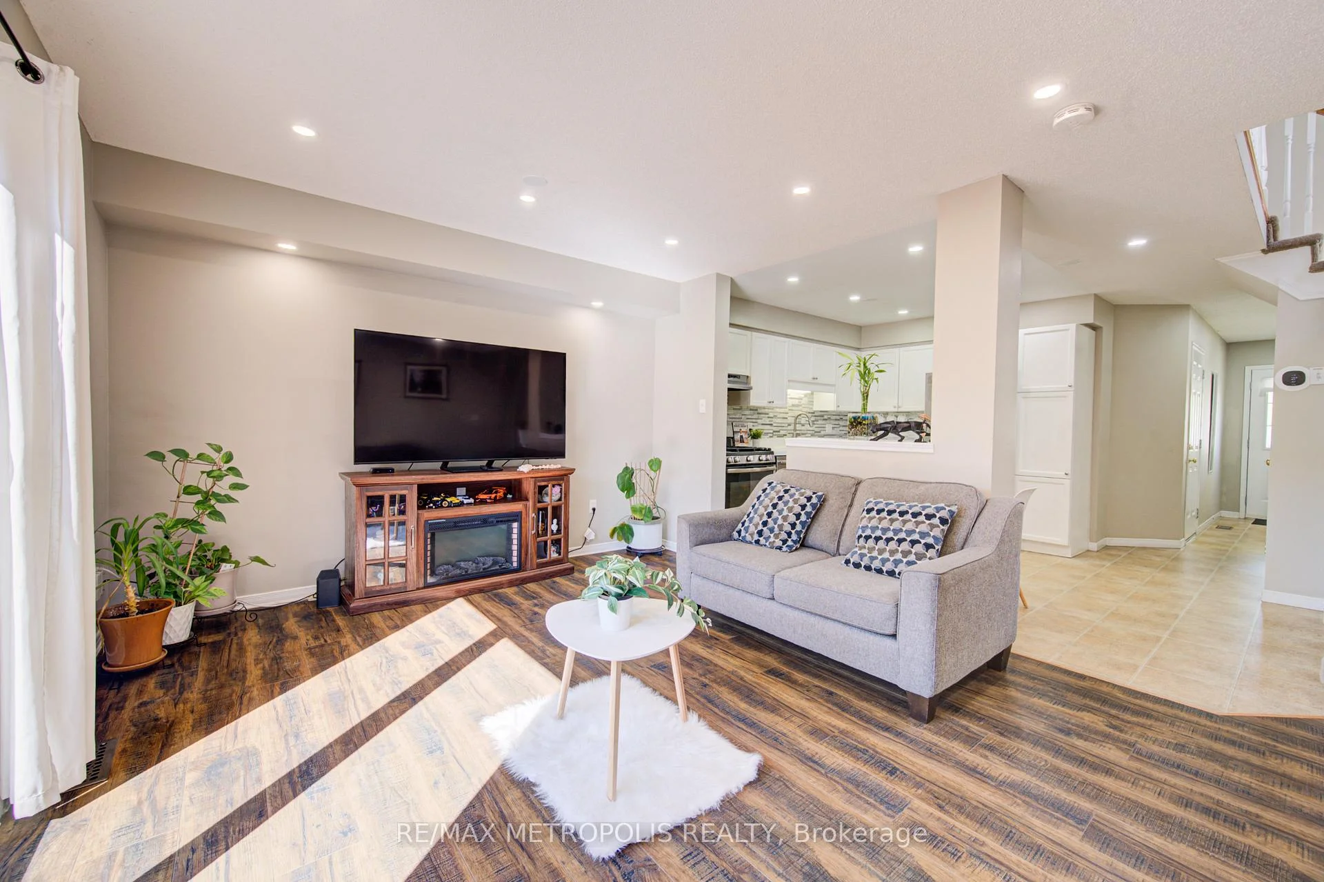 Photo 30 of Unit 37, 124 Gosling Gardens, Guelph, Clairfields/Hanlon Business Park — HOMEH