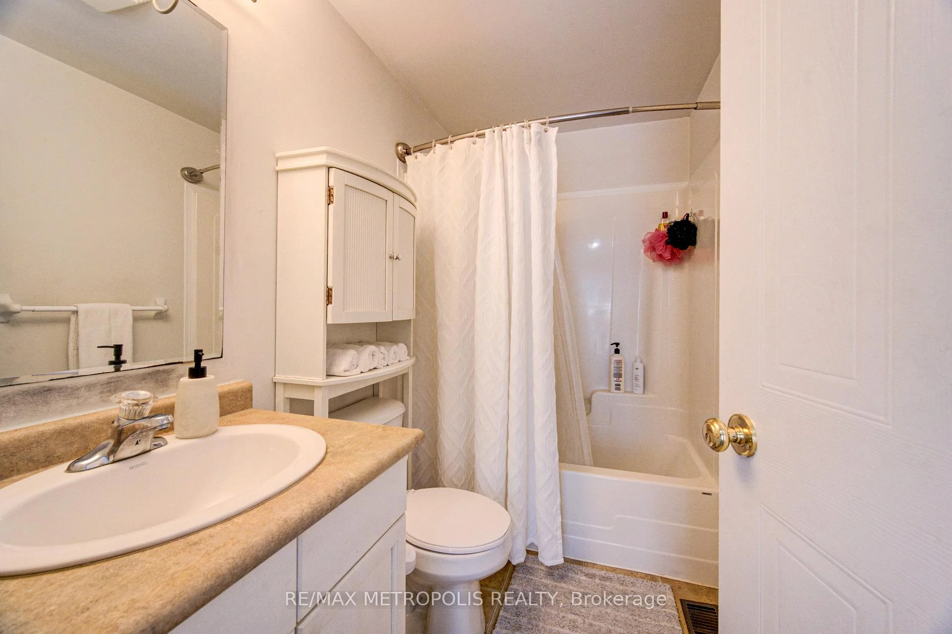 Photo 40 of Unit 37, 124 Gosling Gardens, Guelph, Clairfields/Hanlon Business Park — HOMEH
