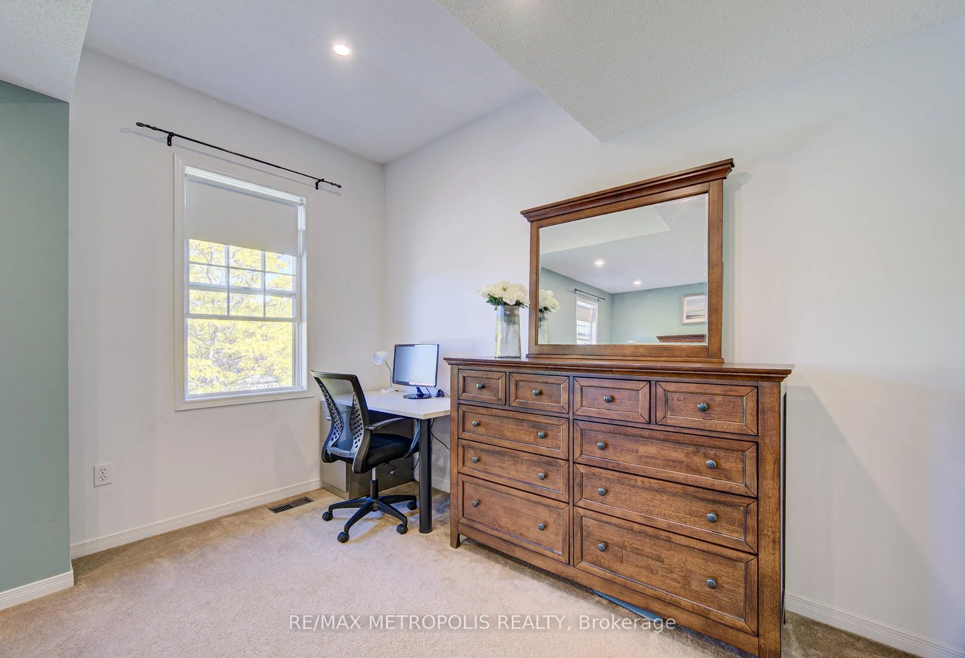 Photo 50 of Unit 37, 124 Gosling Gardens, Guelph, Clairfields/Hanlon Business Park — HOMEH