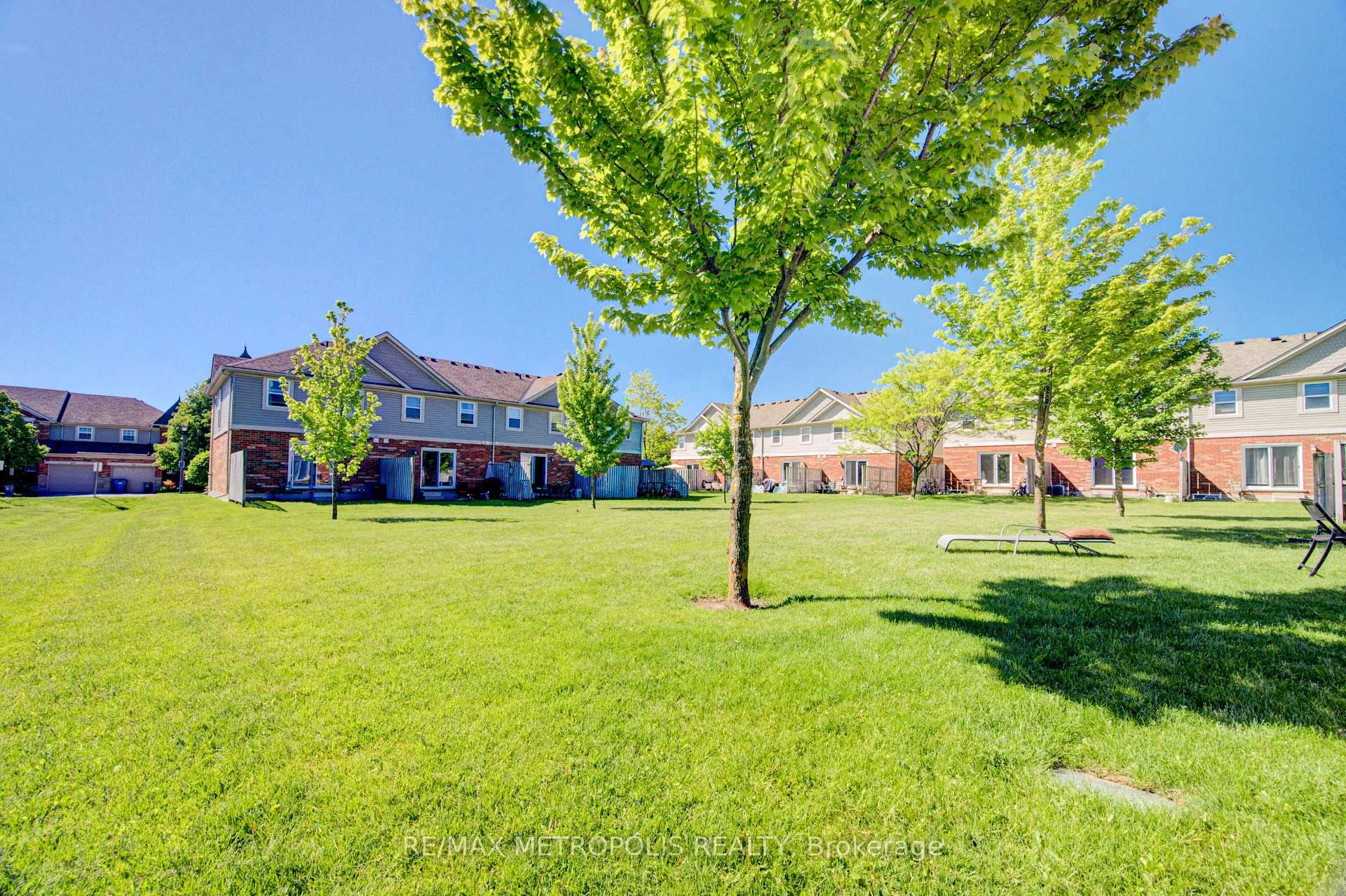 Photo 76 of Unit 37, 124 Gosling Gardens, Guelph, Clairfields/Hanlon Business Park — HOMEH