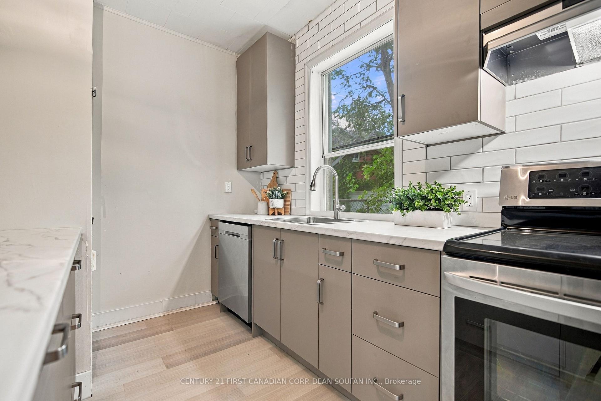 Photo 13 of 188 William Street, London, East K — HOMEH