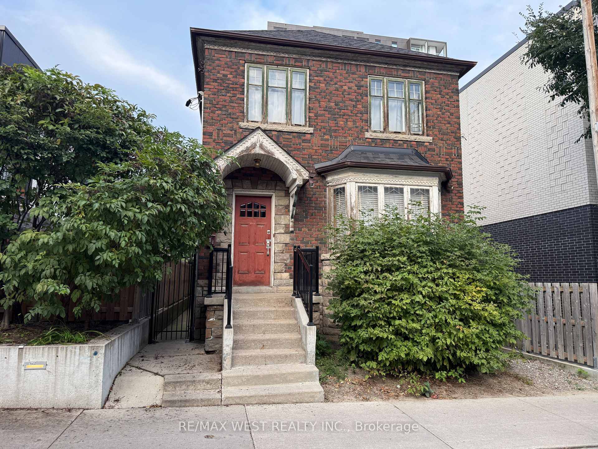 Photo 2 of 51 Augusta Avenue, Toronto, Kensington-Chinatown — HOMEH