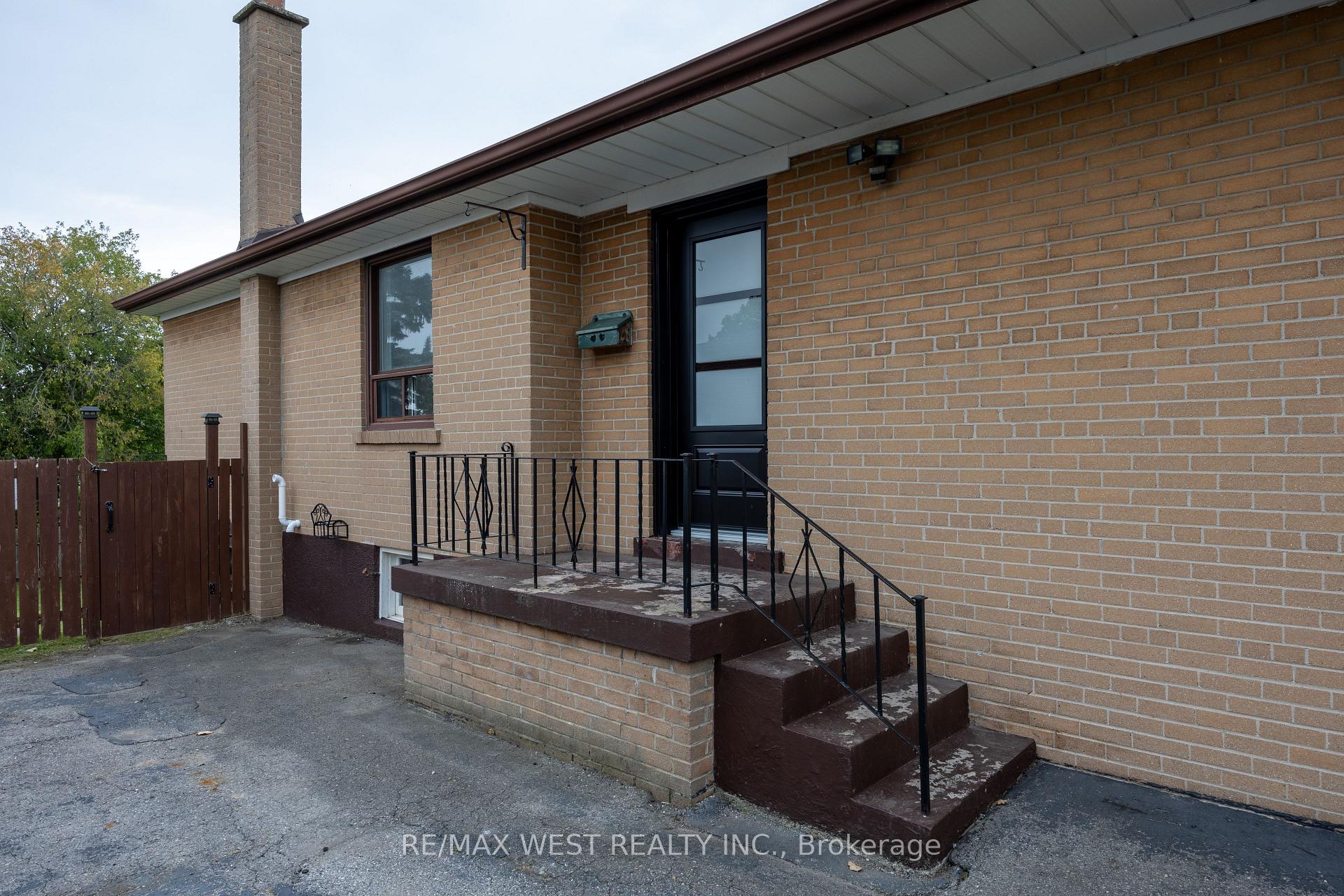 Photo 3 of 1331 Sharbot Street, Oshawa, Lakeview — HOMEH