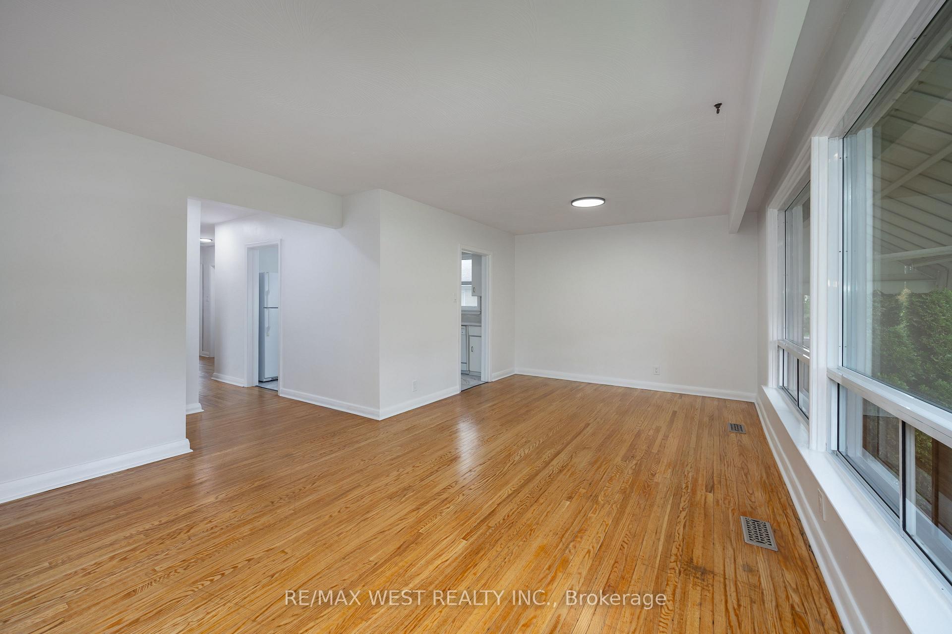 Photo 5 of 1331 Sharbot Street, Oshawa, Lakeview — HOMEH