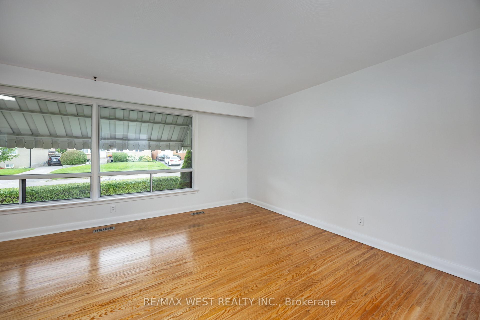 Photo 7 of 1331 Sharbot Street, Oshawa, Lakeview — HOMEH