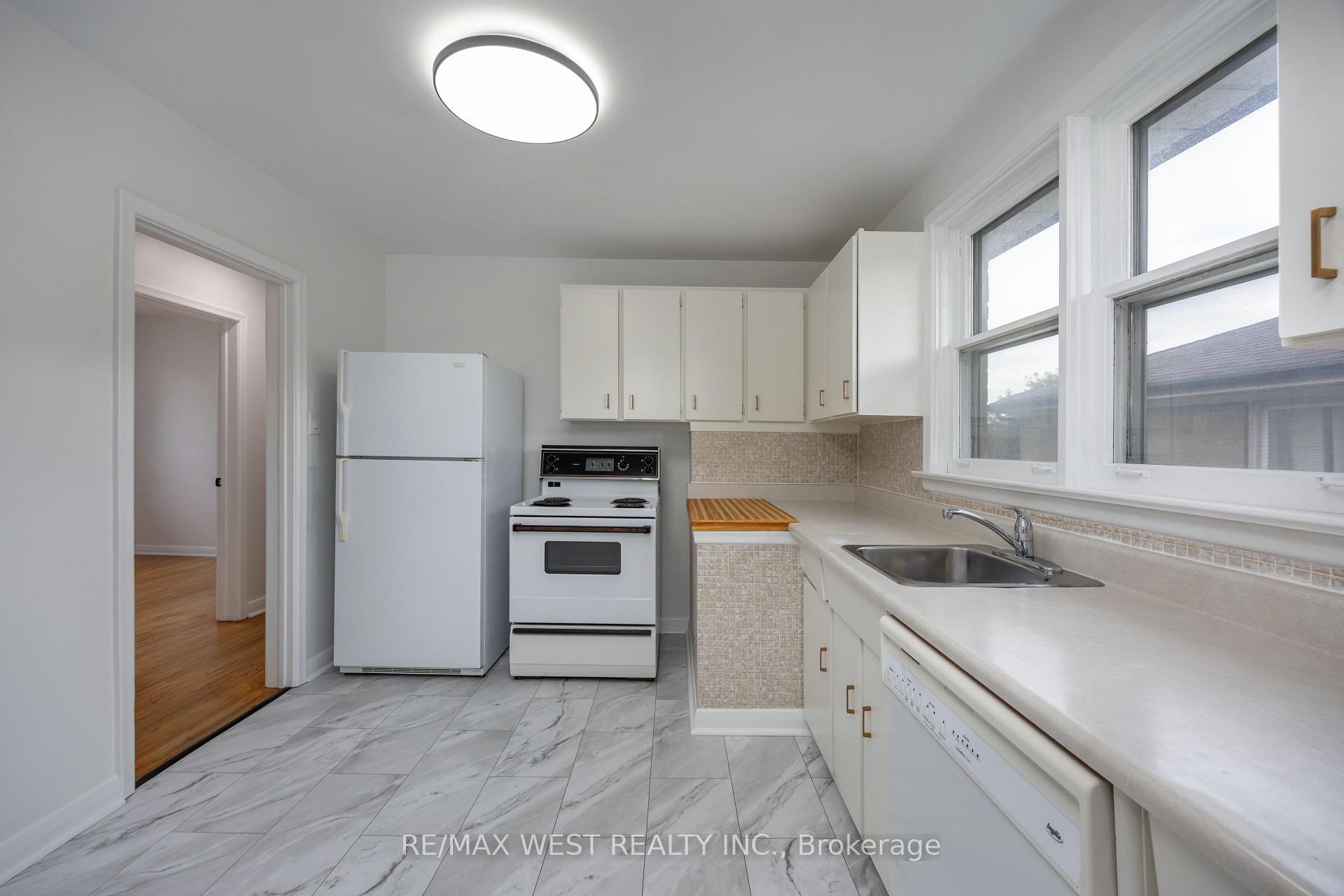Photo 10 of 1331 Sharbot Street, Oshawa, Lakeview — HOMEH