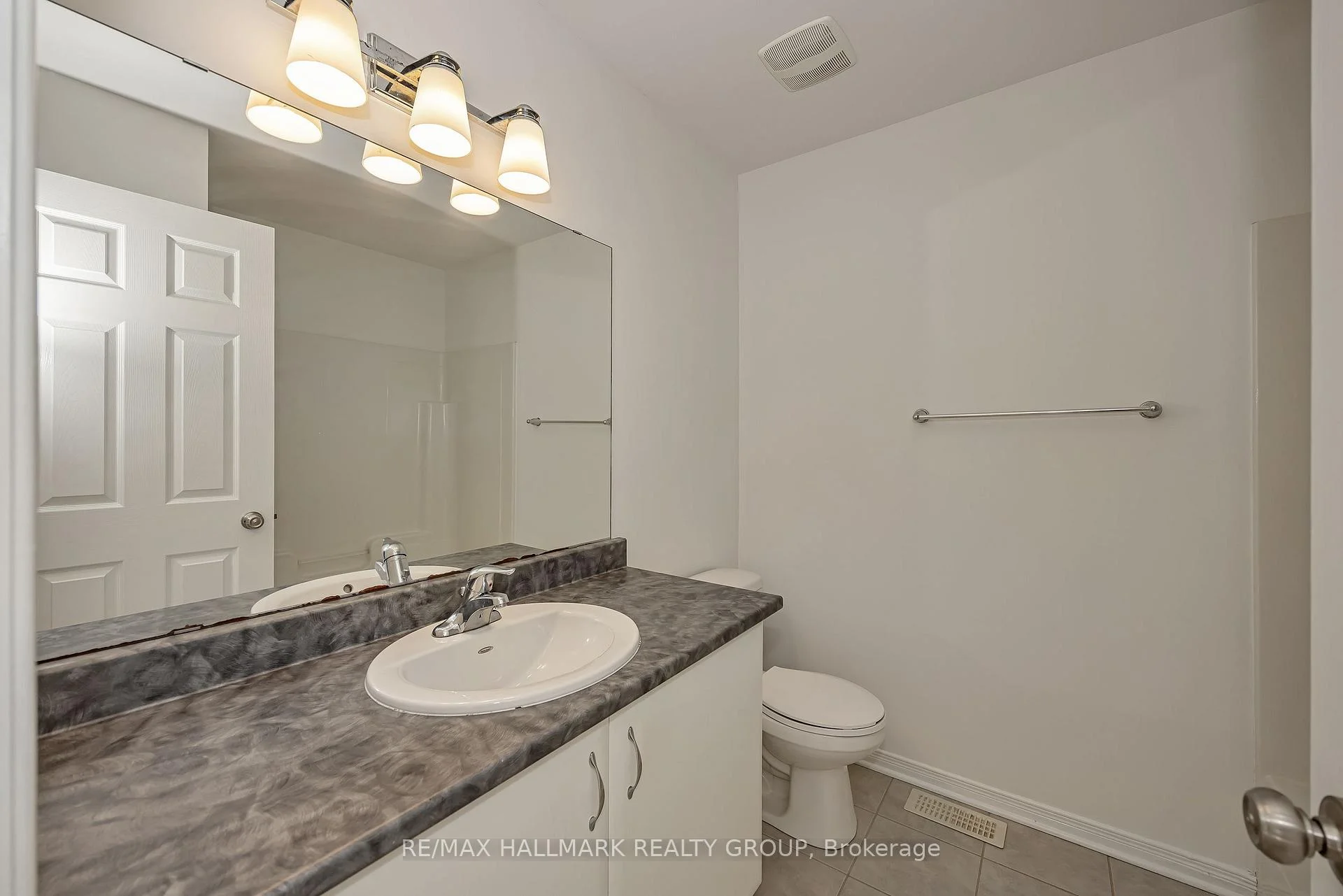 Photo 10 of 605 Pamplona Private, Ottawa, Barrhaven - Stonebridge — HOMEH