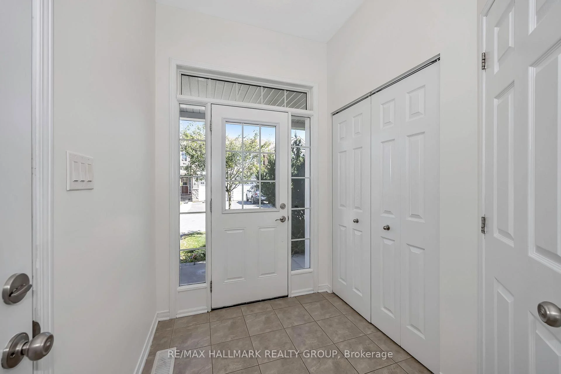 Photo 12 of 605 Pamplona Private, Ottawa, Barrhaven - Stonebridge — HOMEH