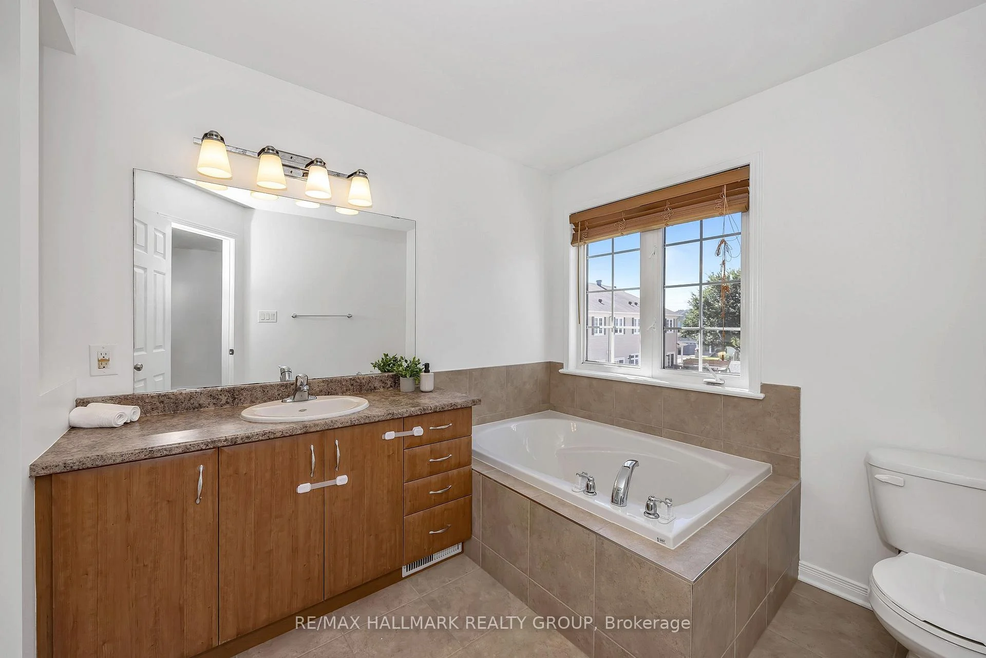 Photo 62 of 605 Pamplona Private, Ottawa, Barrhaven - Stonebridge — HOMEH