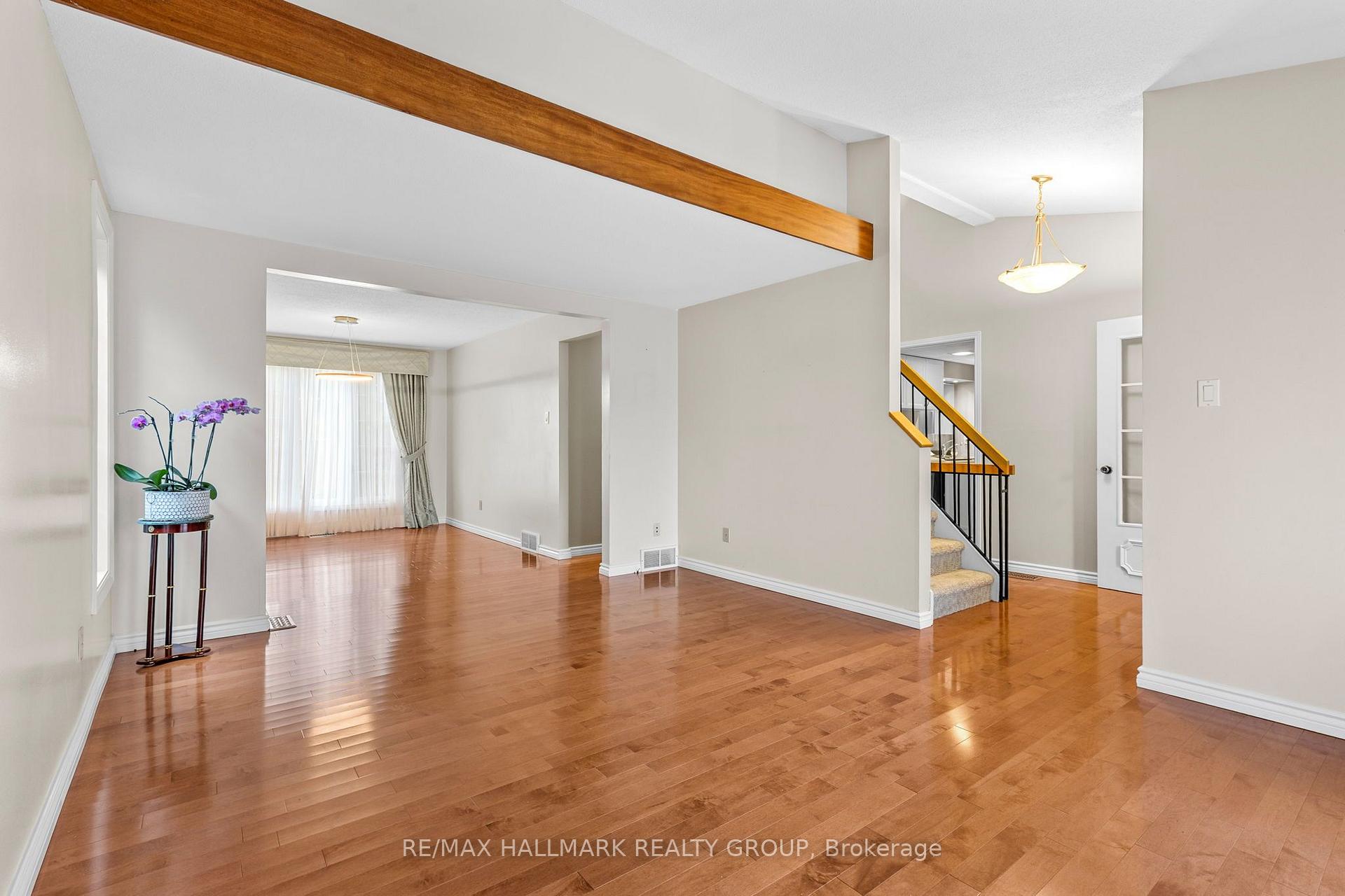 Photo 8 of 890 Beauclaire Drive, Ottawa, Orleans Wood — HOMEH