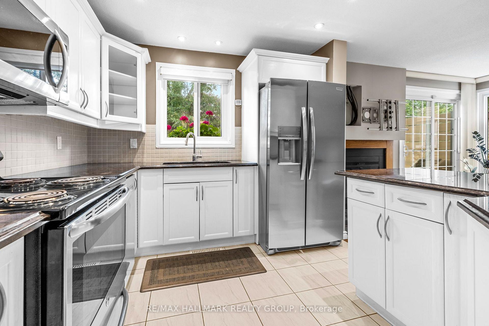 Photo 14 of 890 Beauclaire Drive, Ottawa, Orleans Wood — HOMEH