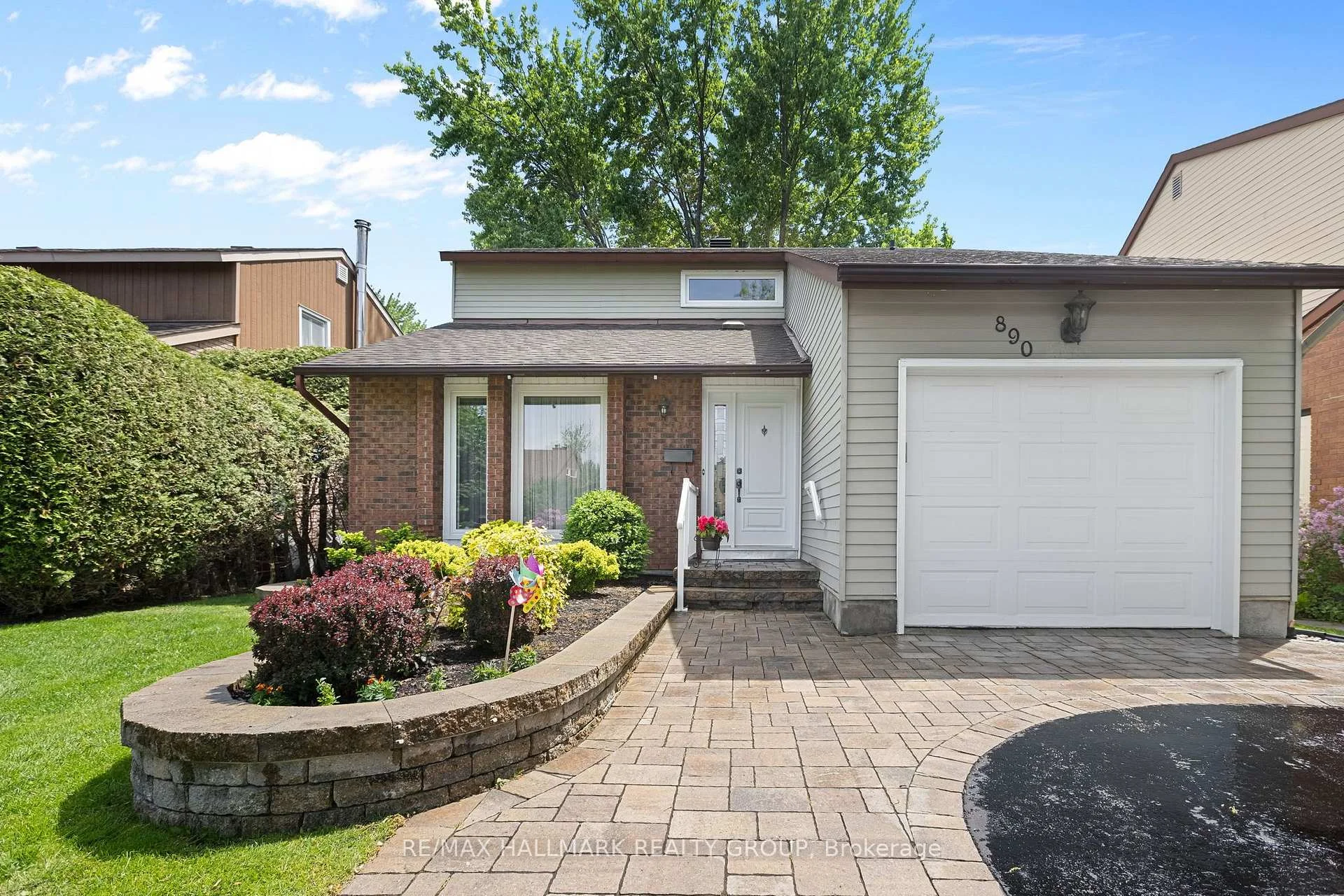 Photo 5 of 890 Beauclaire Drive, Ottawa, Orleans Wood — HOMEH