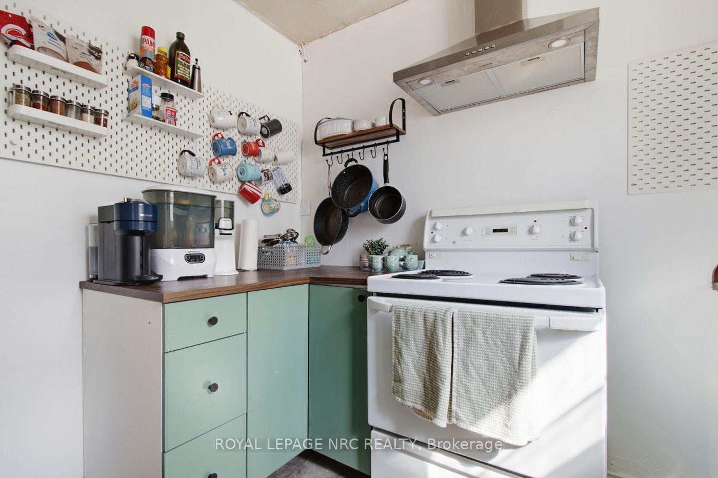 Photo 11 of 79 Carlton Street, St. Catharines, Haig — HOMEH