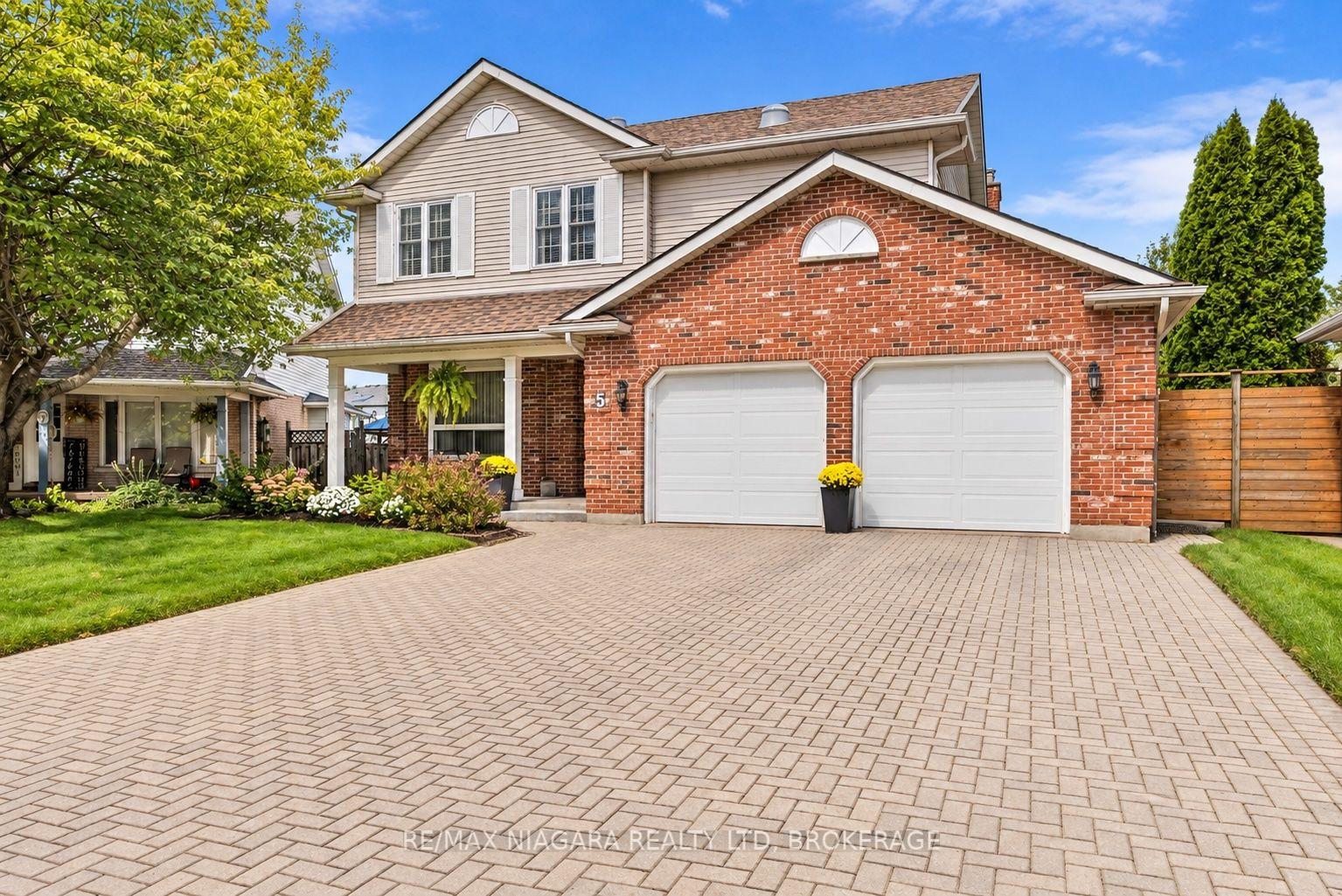 Photo 3 of 5 Thorn Place, St. Catharines, Grapeview — HOMEH