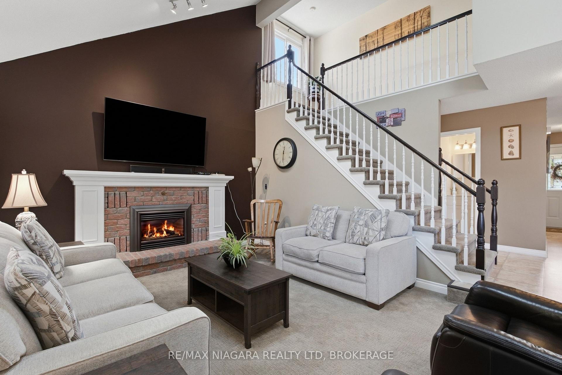 Photo 9 of 5 Thorn Place, St. Catharines, Grapeview — HOMEH