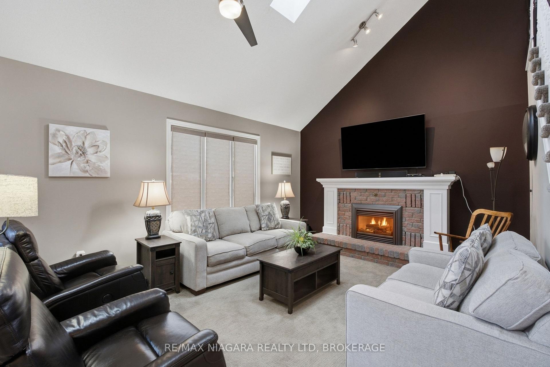 Photo 10 of 5 Thorn Place, St. Catharines, Grapeview — HOMEH