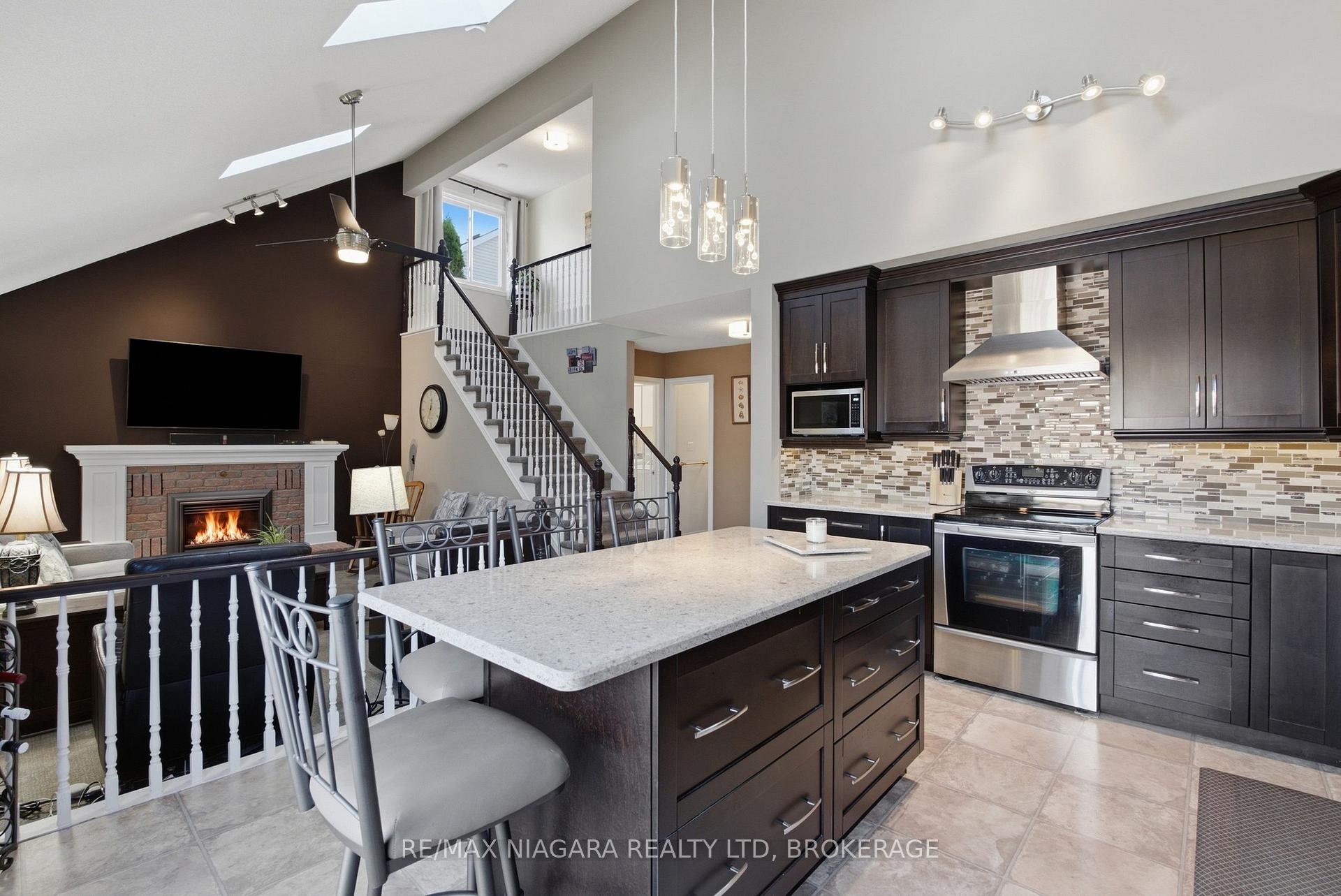Photo 12 of 5 Thorn Place, St. Catharines, Grapeview — HOMEH