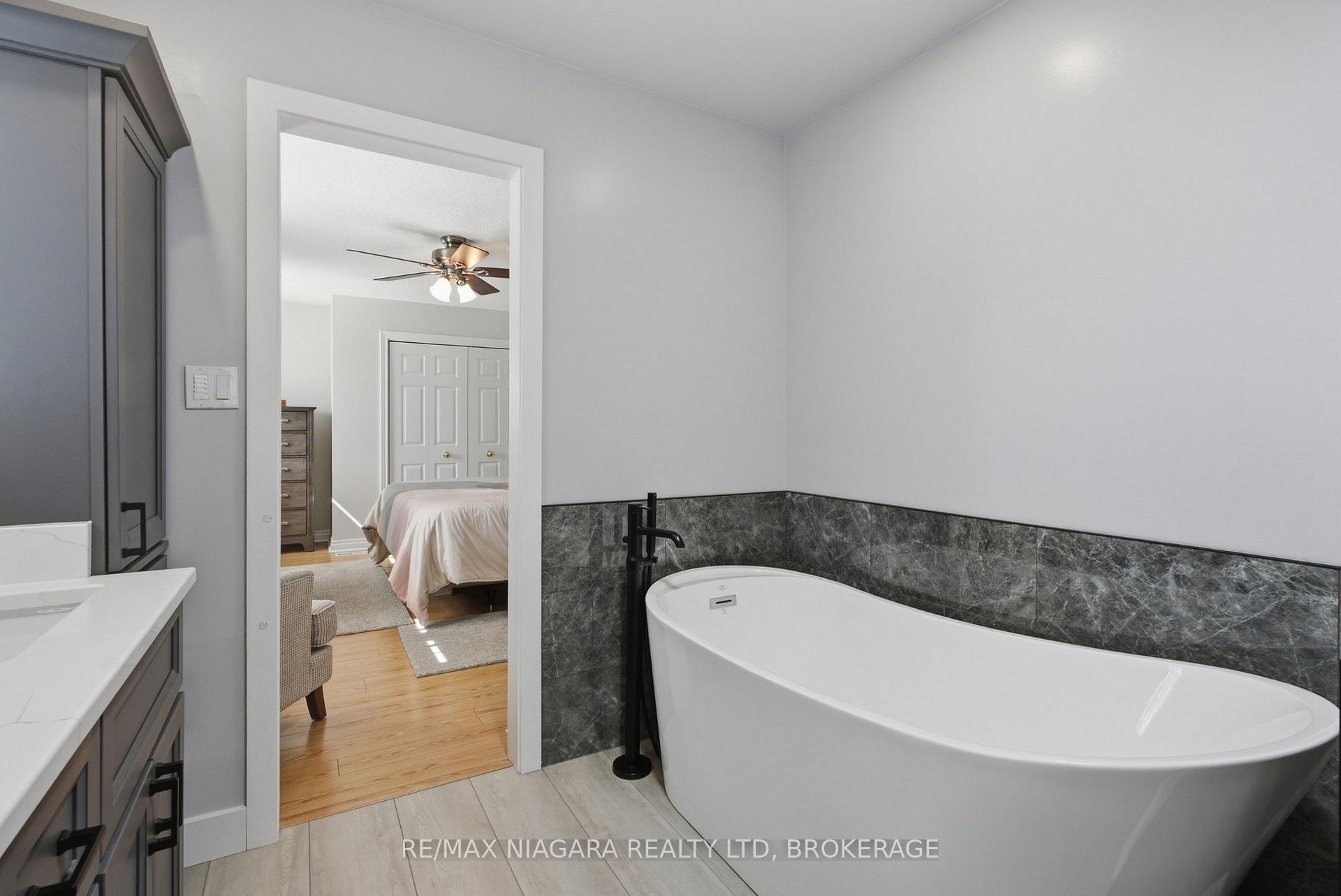 Photo 23 of 5 Thorn Place, St. Catharines, Grapeview — HOMEH