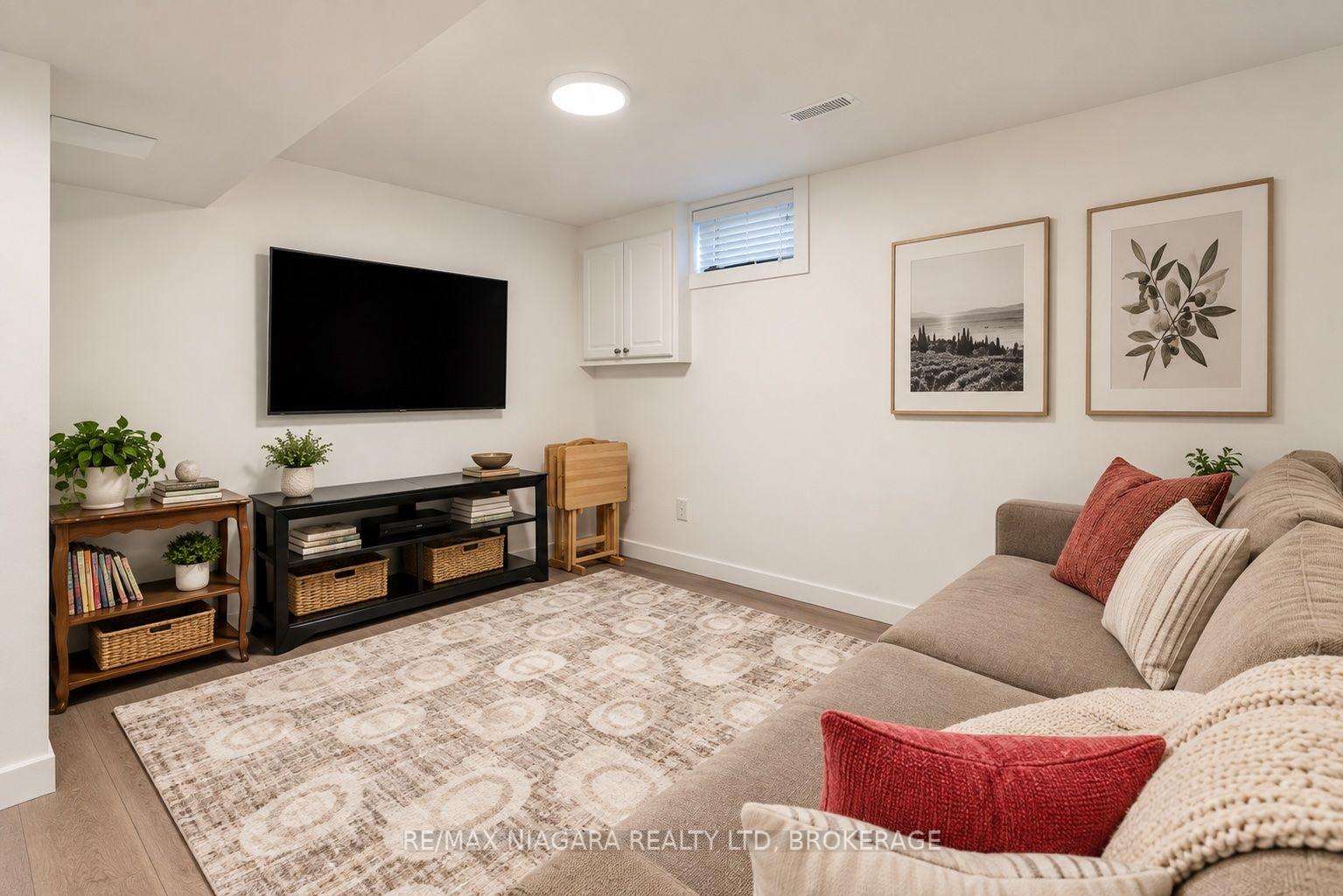 Photo 33 of 5 Thorn Place, St. Catharines, Grapeview — HOMEH