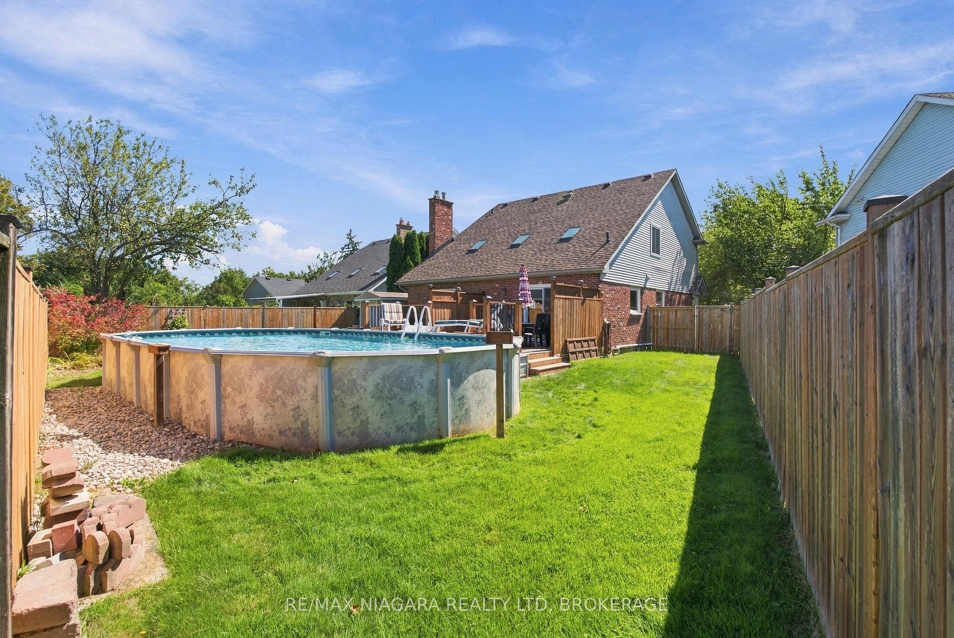 Photo 43 of 5 Thorn Place, St. Catharines, Grapeview — HOMEH