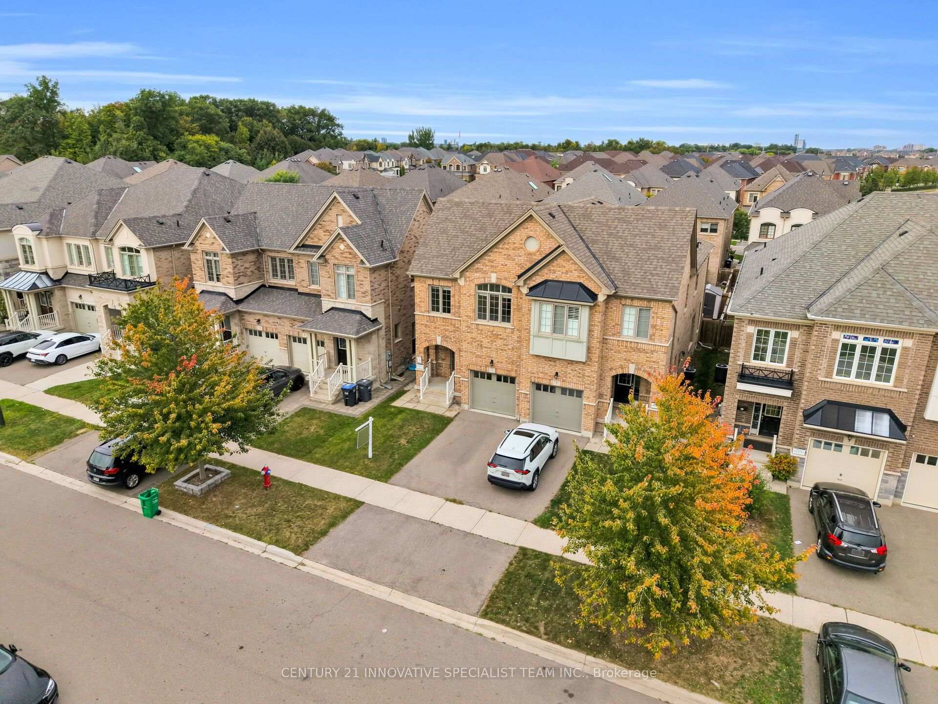 Photo 5 of 7 Gruenwald Gate, Brampton, Bram West — HOMEH