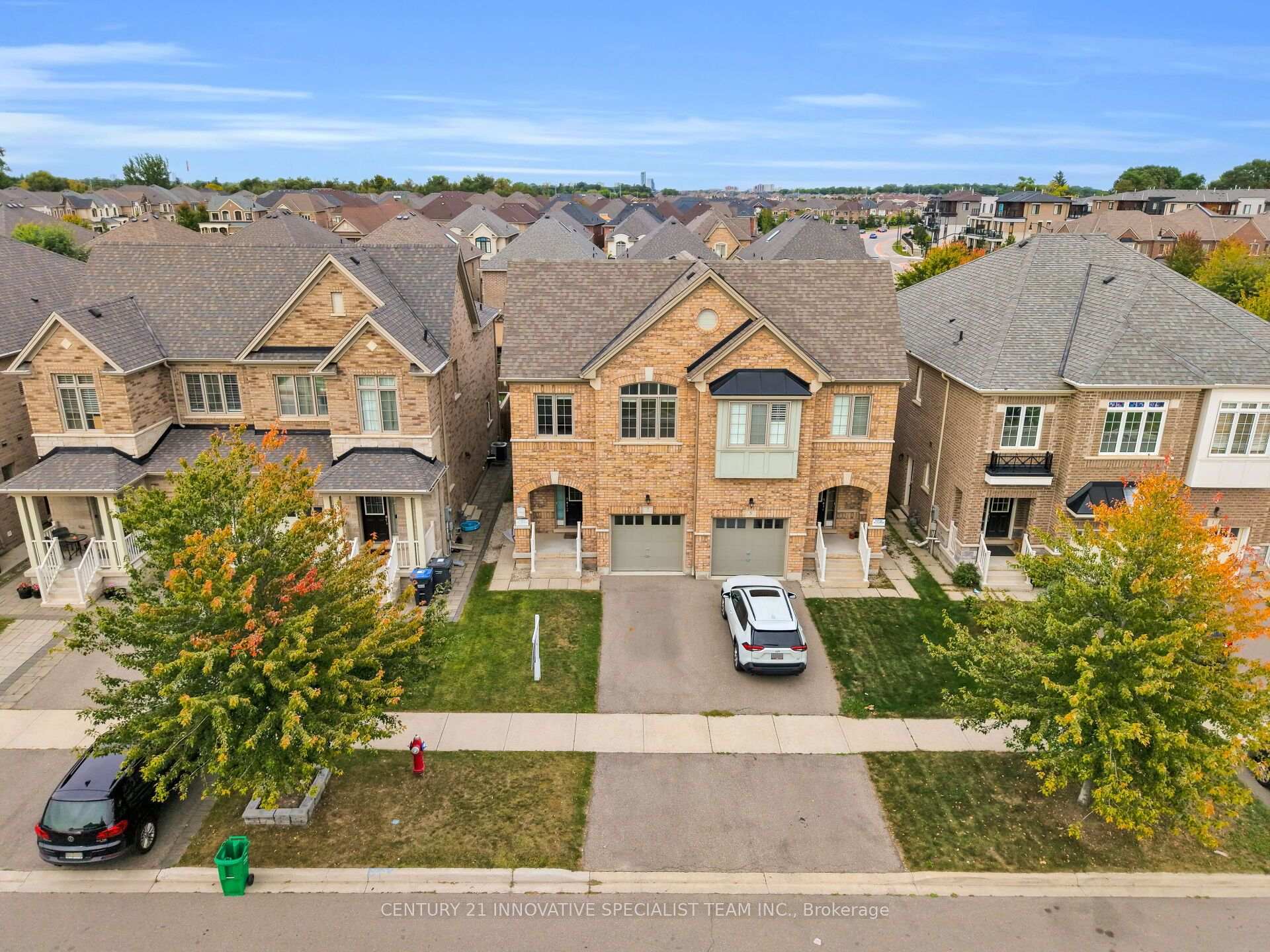 Photo 6 of 7 Gruenwald Gate, Brampton, Bram West — HOMEH