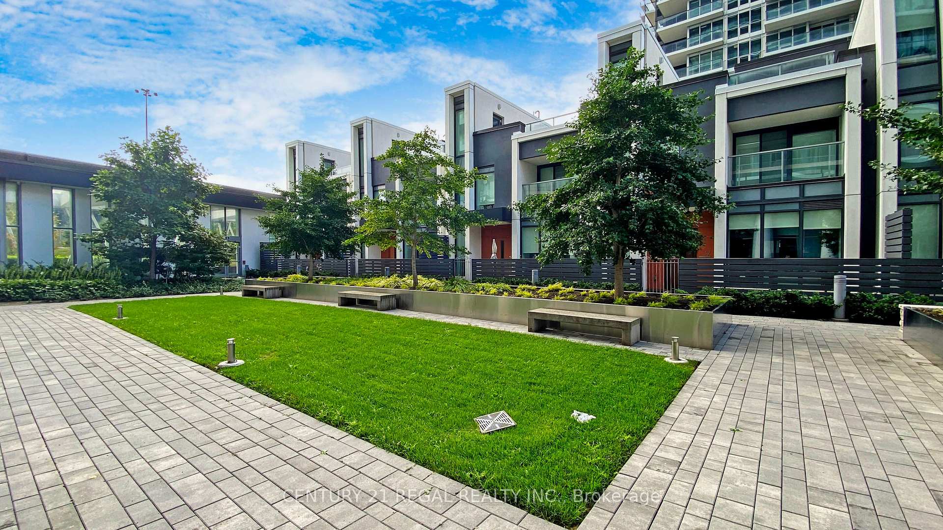 Photo 6 of Unit Th07, 113 Mcmahon Drive, North York, Bayview Village — HOMEH