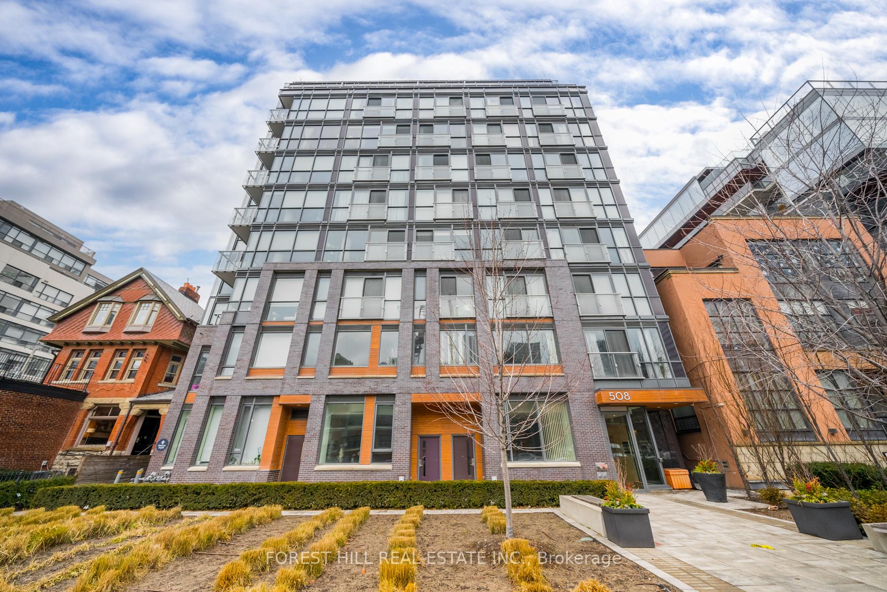 Front of Unit 802, 508 Wellington Street W