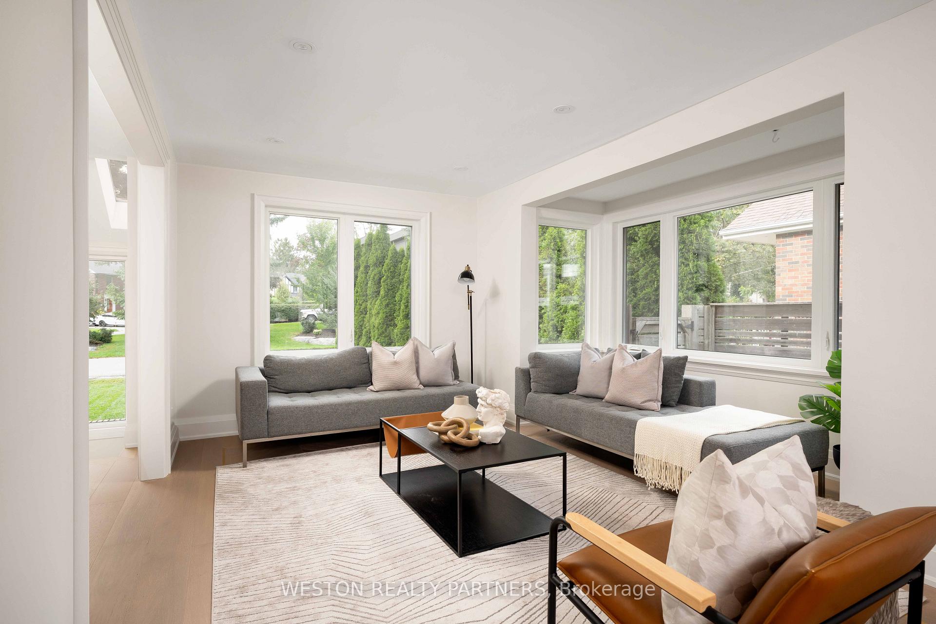 Photo 5 of 19 Mattice Road, Etobicoke, Islington-City Centre West — HOMEH