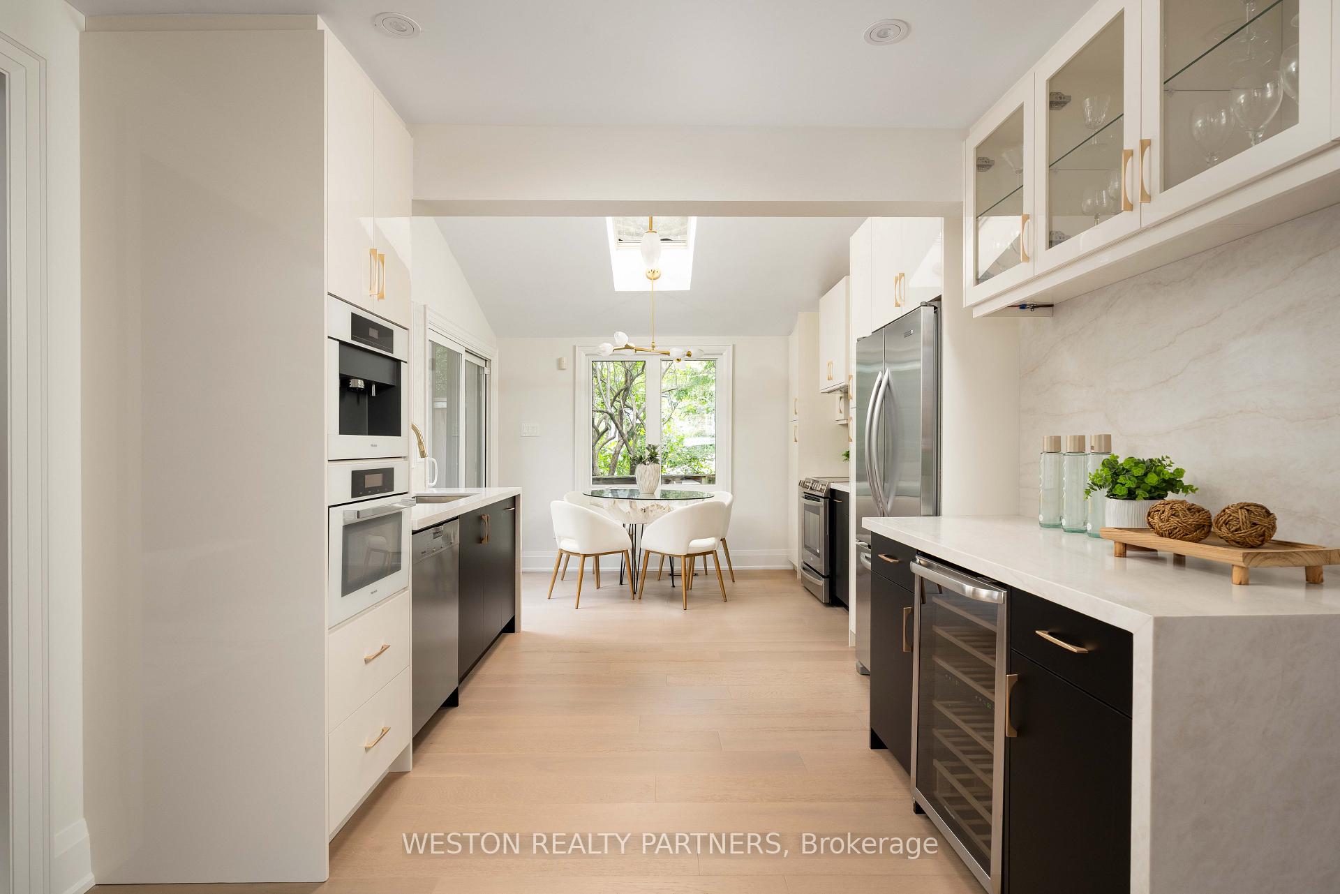 Photo 10 of 19 Mattice Road, Etobicoke, Islington-City Centre West — HOMEH