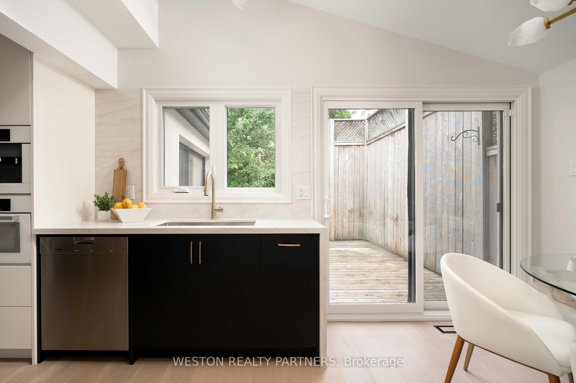 Photo 14 of 19 Mattice Road, Etobicoke, Islington-City Centre West — HOMEH