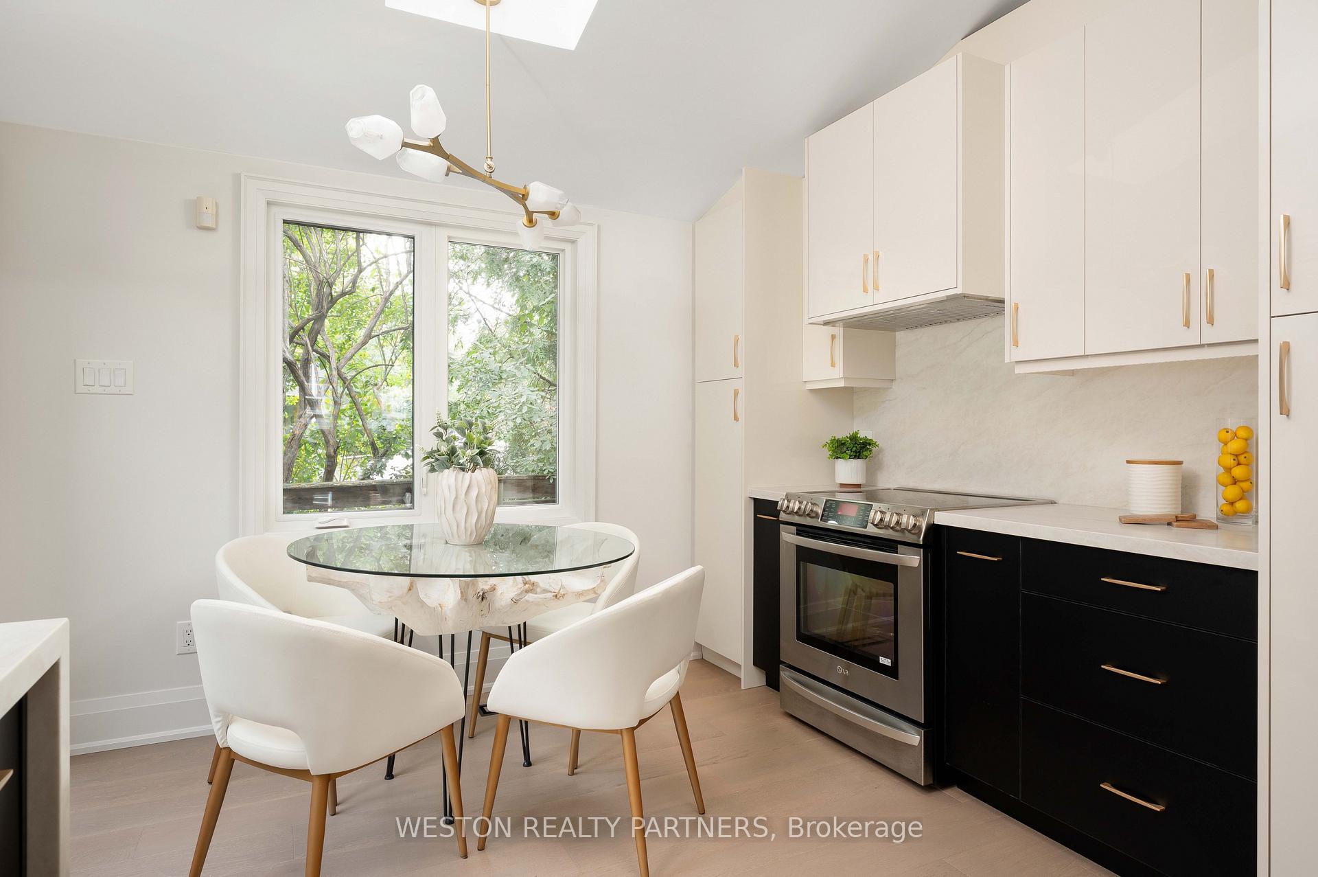 Photo 15 of 19 Mattice Road, Etobicoke, Islington-City Centre West — HOMEH
