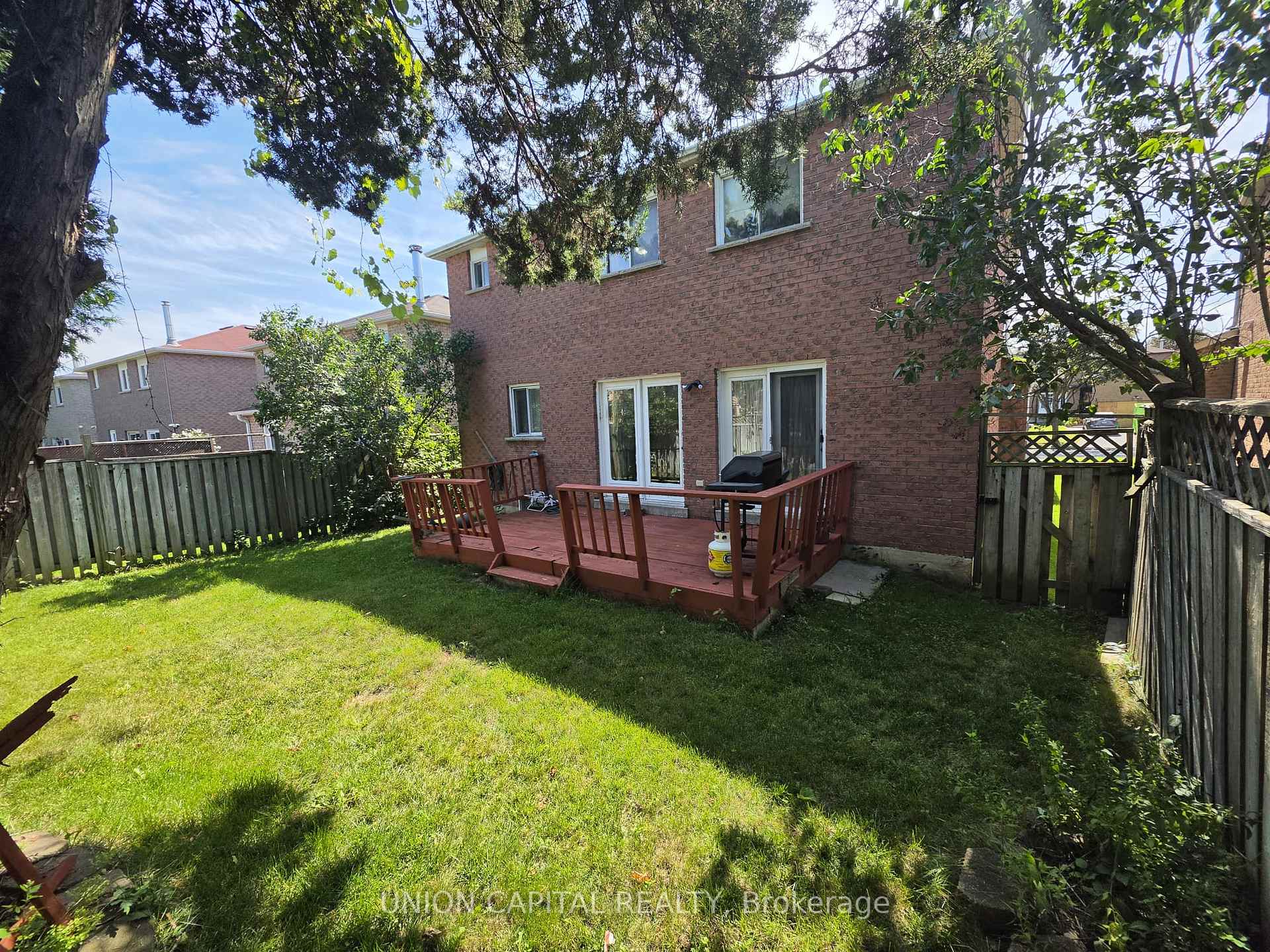 Photo 5 of 2363 Strathmore Crescent, Pickering, Brock Ridge — HOMEH