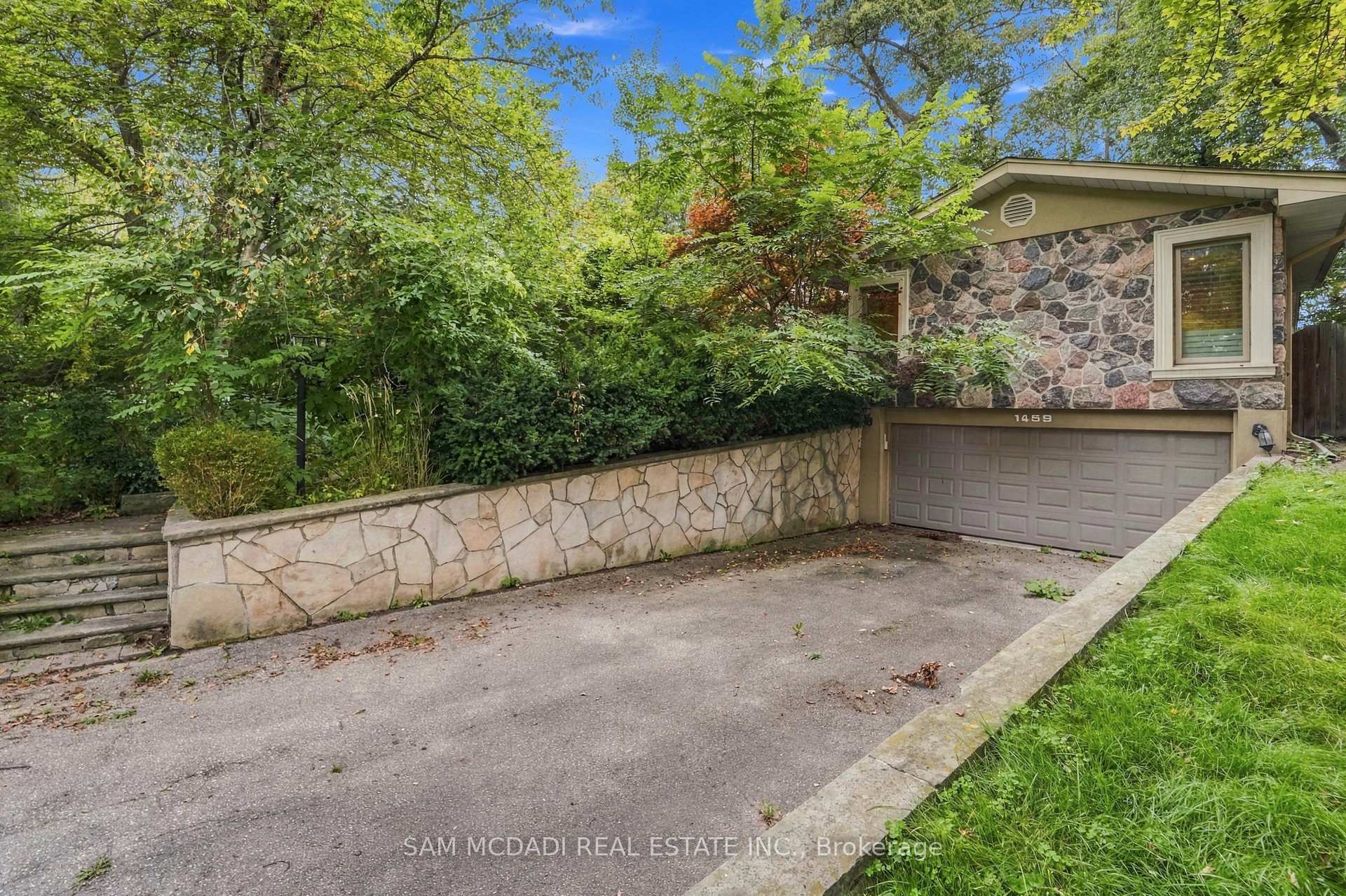 Front of 1459 Birchwood Drive