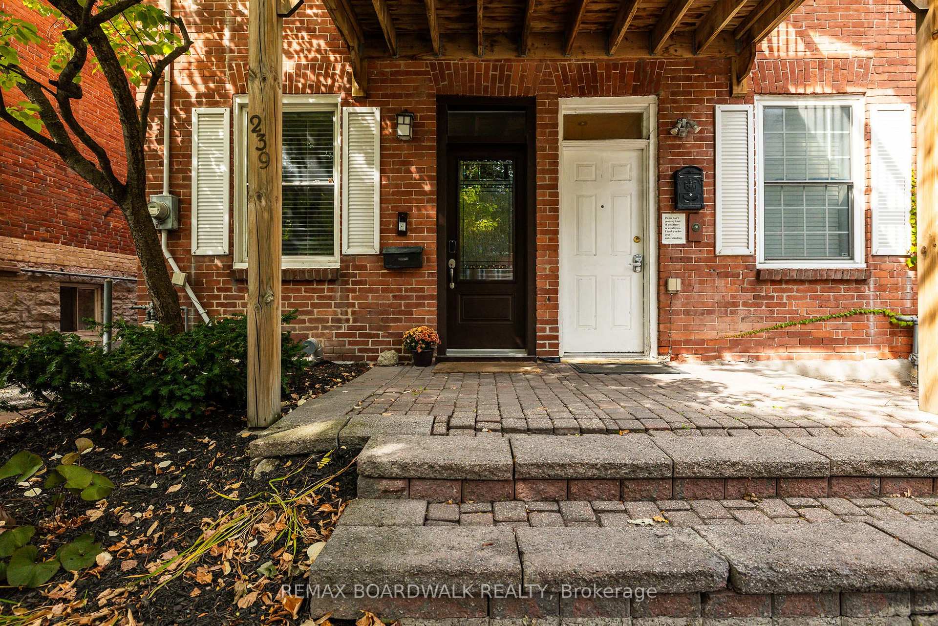 Photo 2 of 239 Wilbrod Street, Ottawa, Sandy Hill — HOMEH