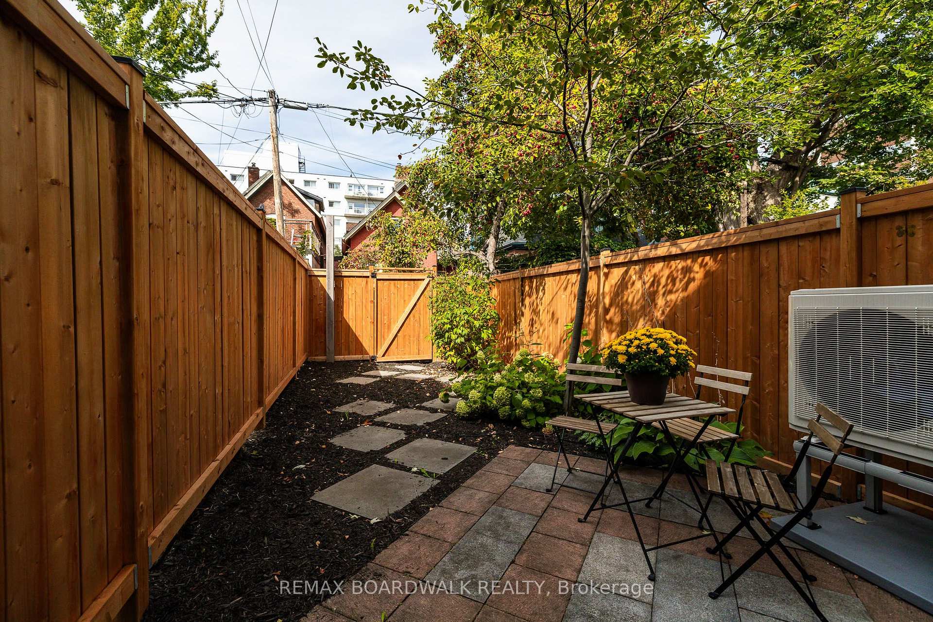 Photo 33 of 239 Wilbrod Street, Ottawa, Sandy Hill — HOMEH