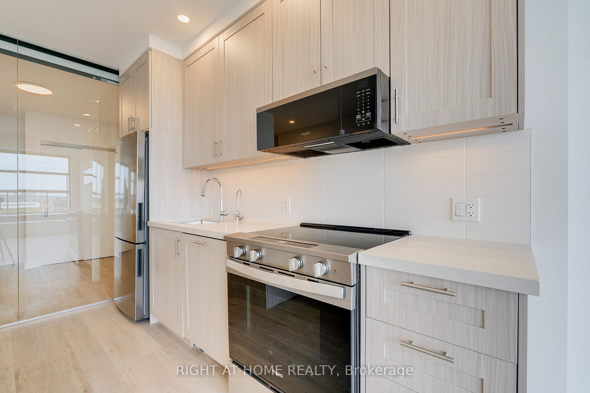 Photo 10 of Unit 605, 2946 Dundas Street W, Toronto, Junction Area — HOMEH