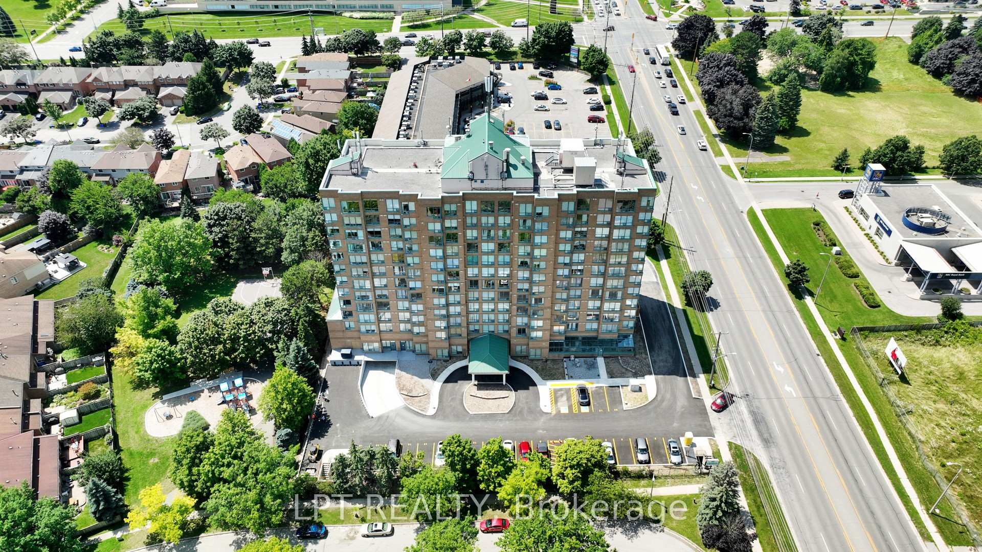 Photo 3 of Unit 505, 711 Rossland Road E, Whitby, Pringle Creek — HOMEH