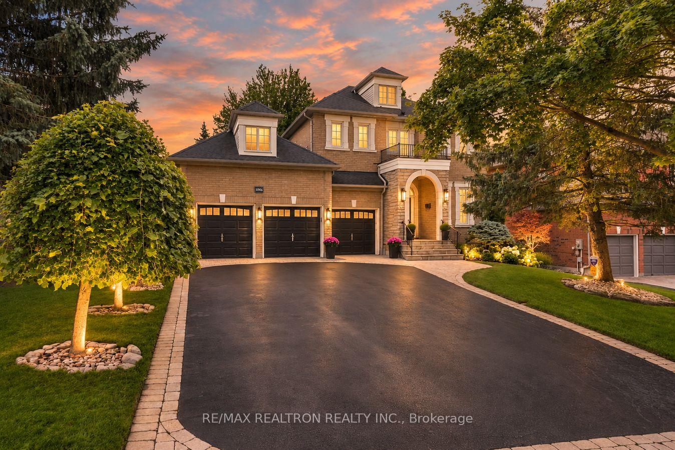 Front of 1006 Northern Prospect Crescent