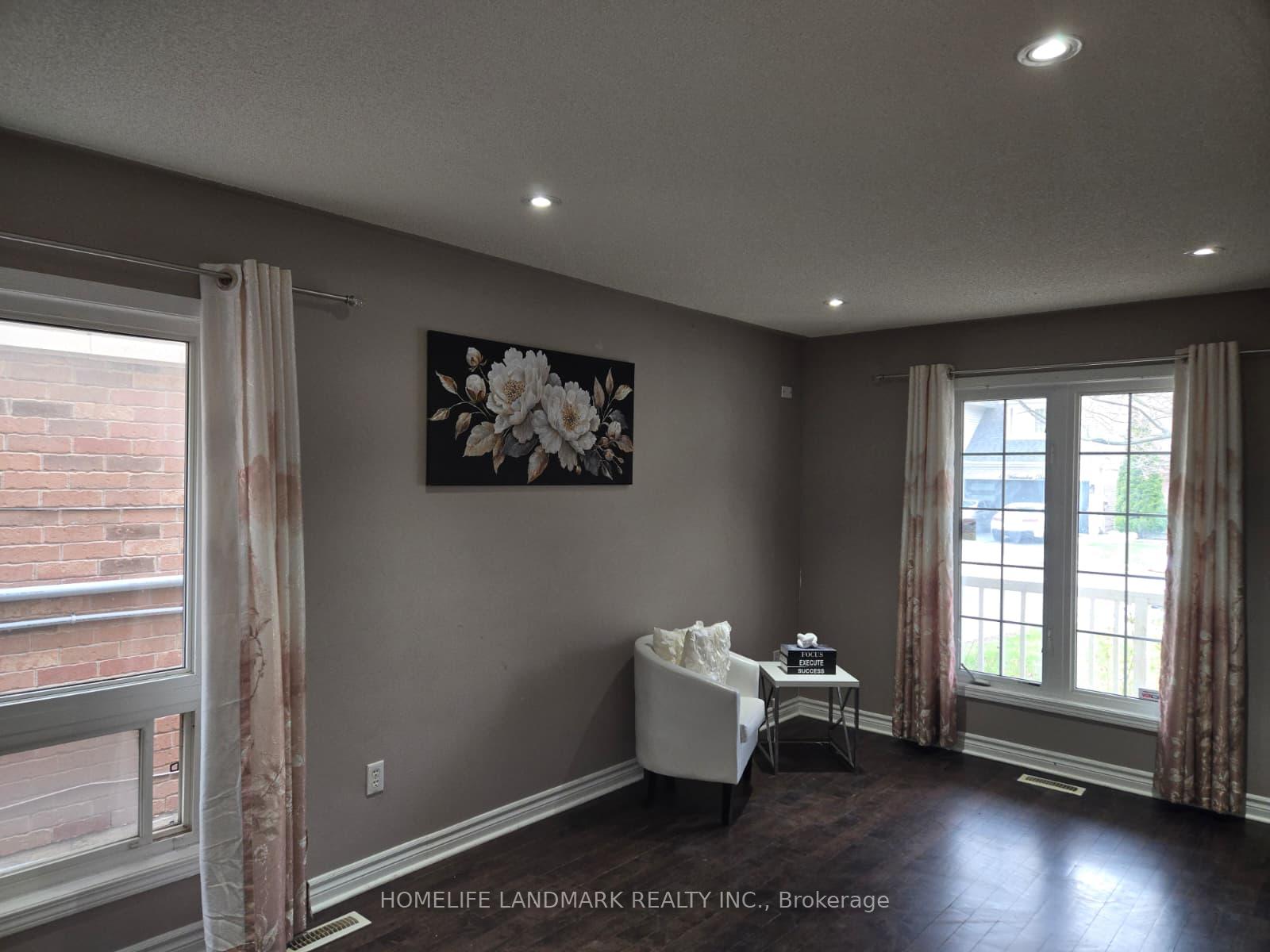 Photo 2 of 19 Wetmeadow Drive, Brampton, Fletcher's Meadow — HOMEH