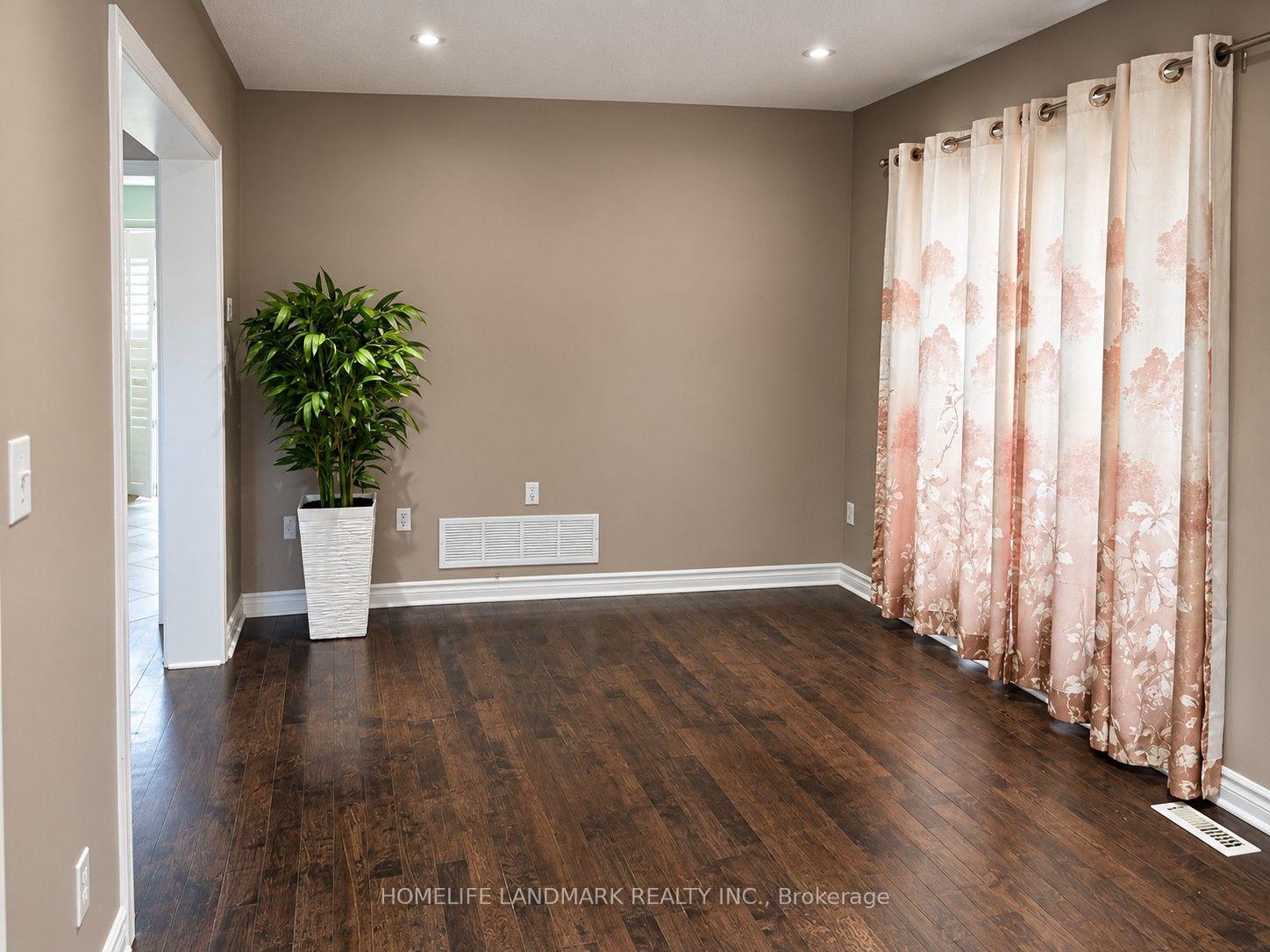 Photo 3 of 19 Wetmeadow Drive, Brampton, Fletcher's Meadow — HOMEH
