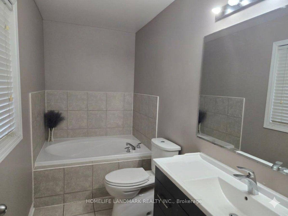 Photo 10 of 19 Wetmeadow Drive, Brampton, Fletcher's Meadow — HOMEH
