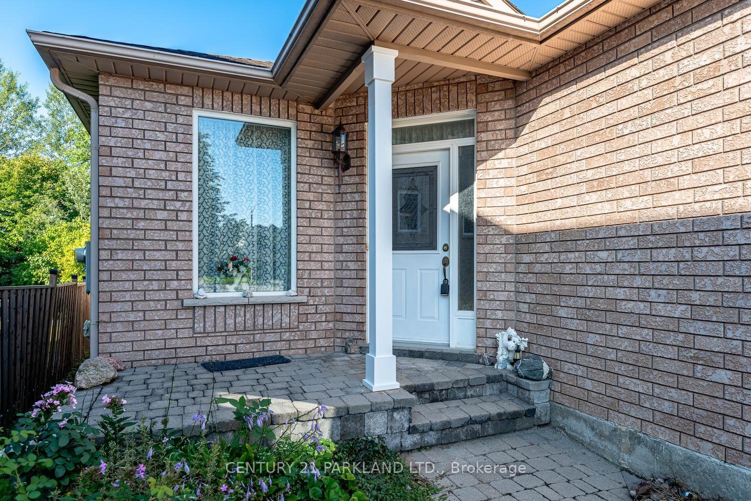 Photo 3 of 85 Canoe Avenue, Richmond Hill, Oak Ridges Lake Wilcox — HOMEH