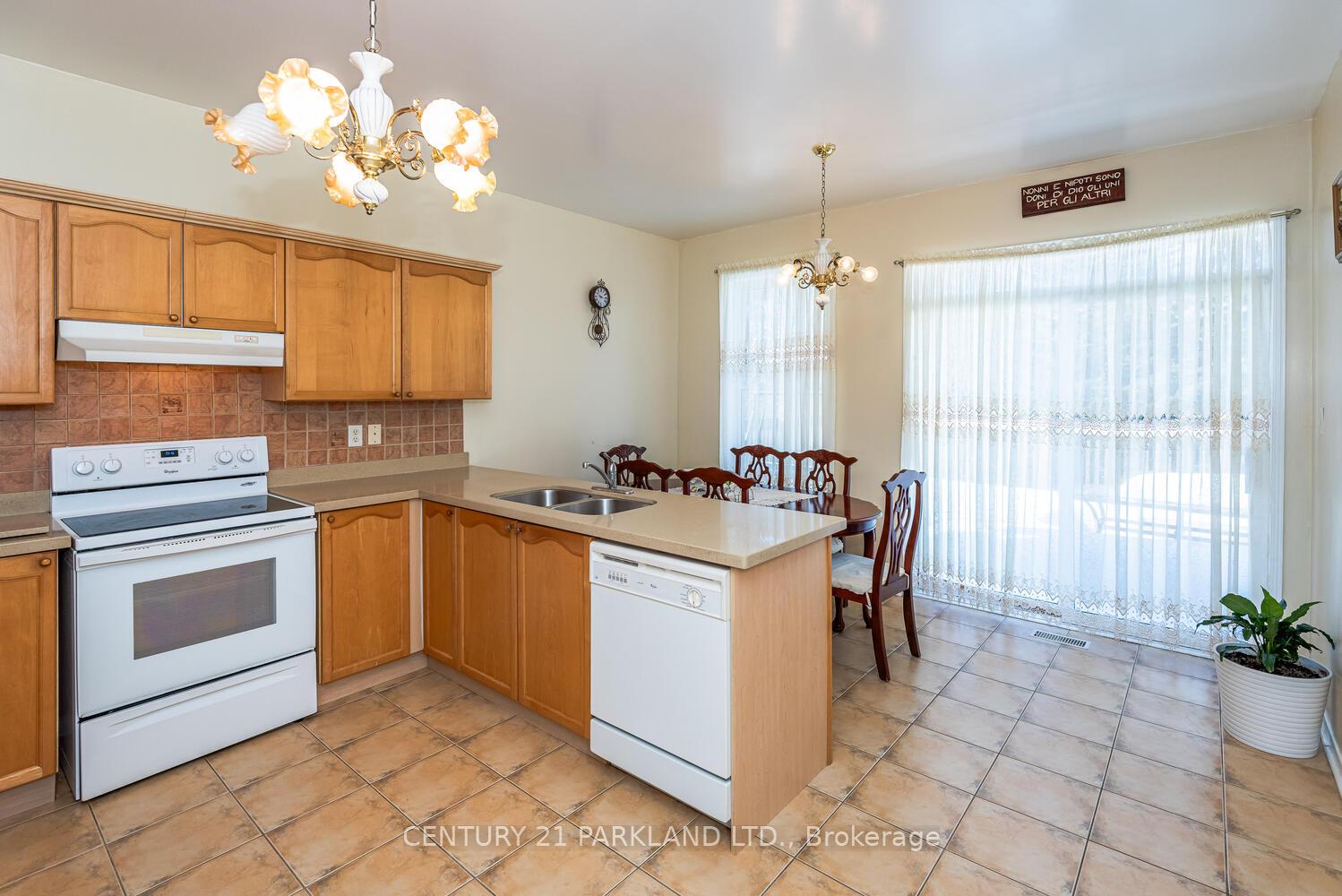 Photo 8 of 85 Canoe Avenue, Richmond Hill, Oak Ridges Lake Wilcox — HOMEH