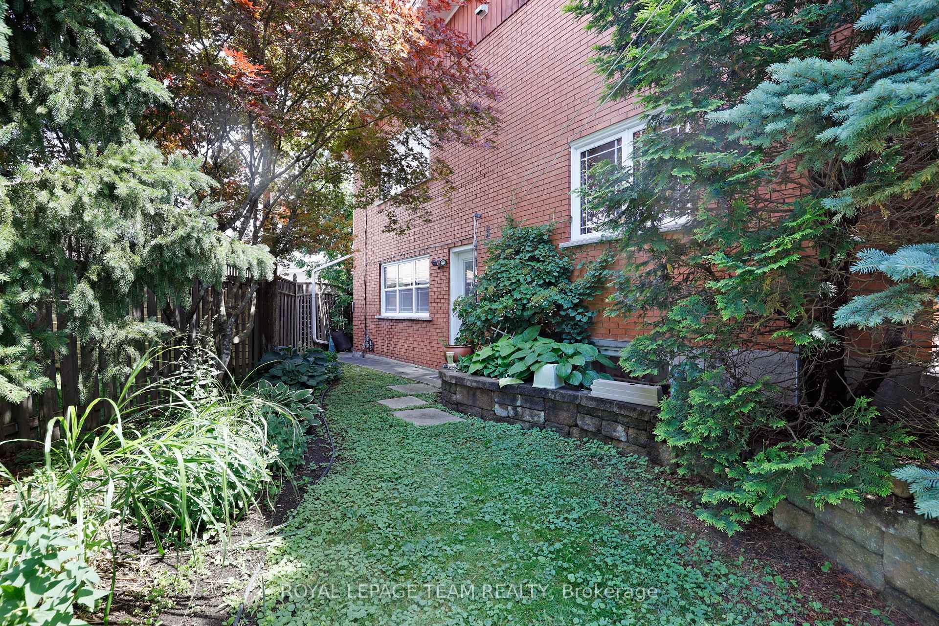 Photo 2 of 1939 Wembley Avenue, Ottawa, Carlingwood — HOMEH